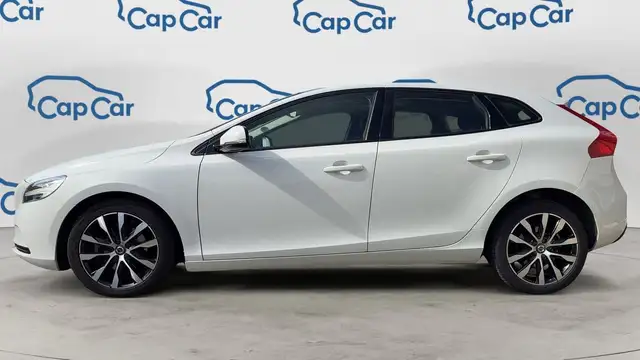 Volvo V40 view 2