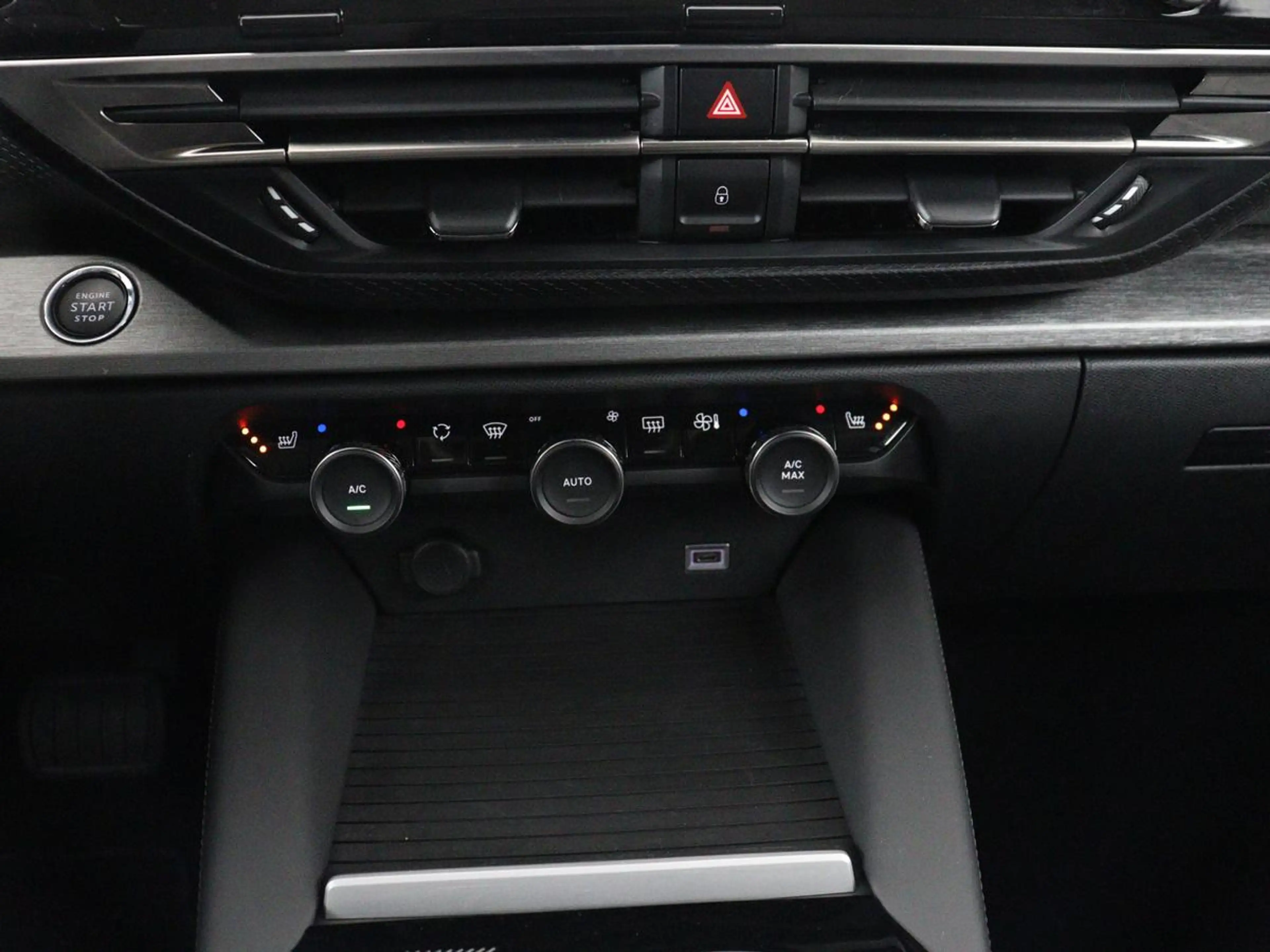 Citroen C5 X 1.6 Plug-in Hybrid 225 Business | SOH 96,6% | Stoe — photo 29