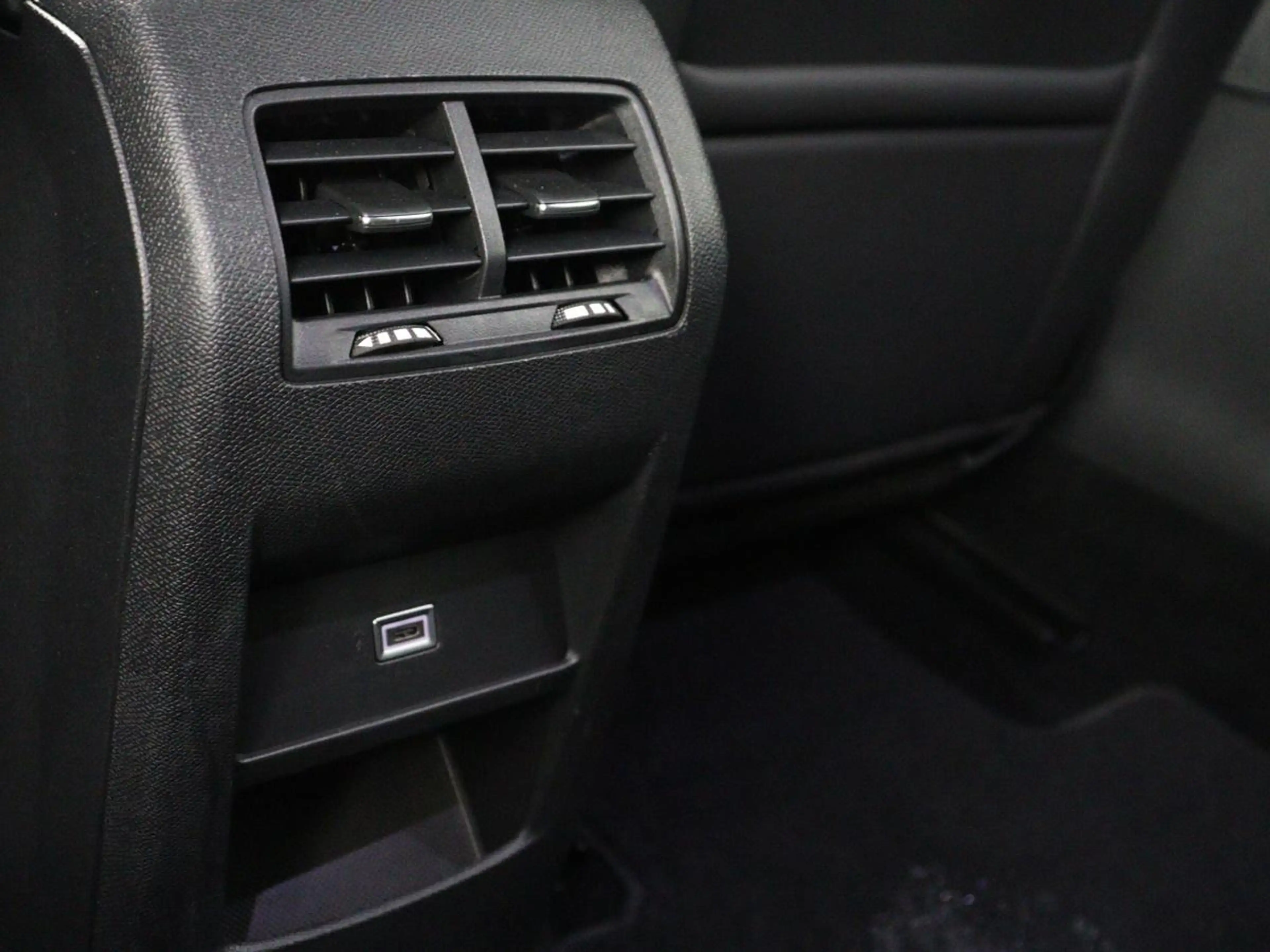 Citroen C5 X 1.6 Plug-in Hybrid 225 Business | SOH 96,6% | Stoe — photo 30
