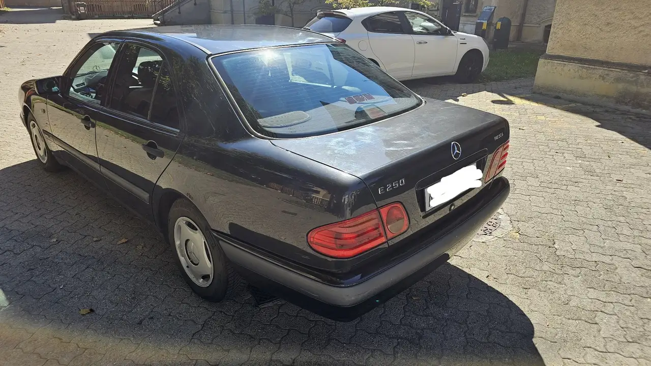 Mercedes-Benz E 250 d Avantgarde, foto 3