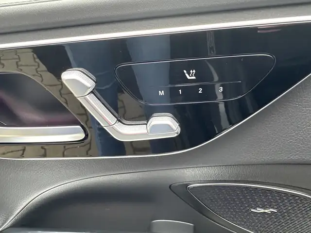 Mercedes-Benz 220 view 12