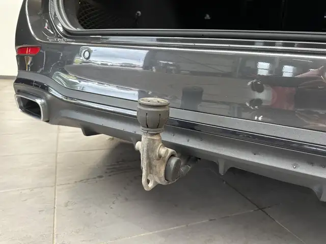 Mercedes-Benz 220 view 8