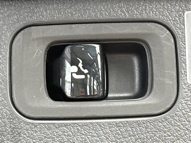 Mercedes-Benz 220 view 9