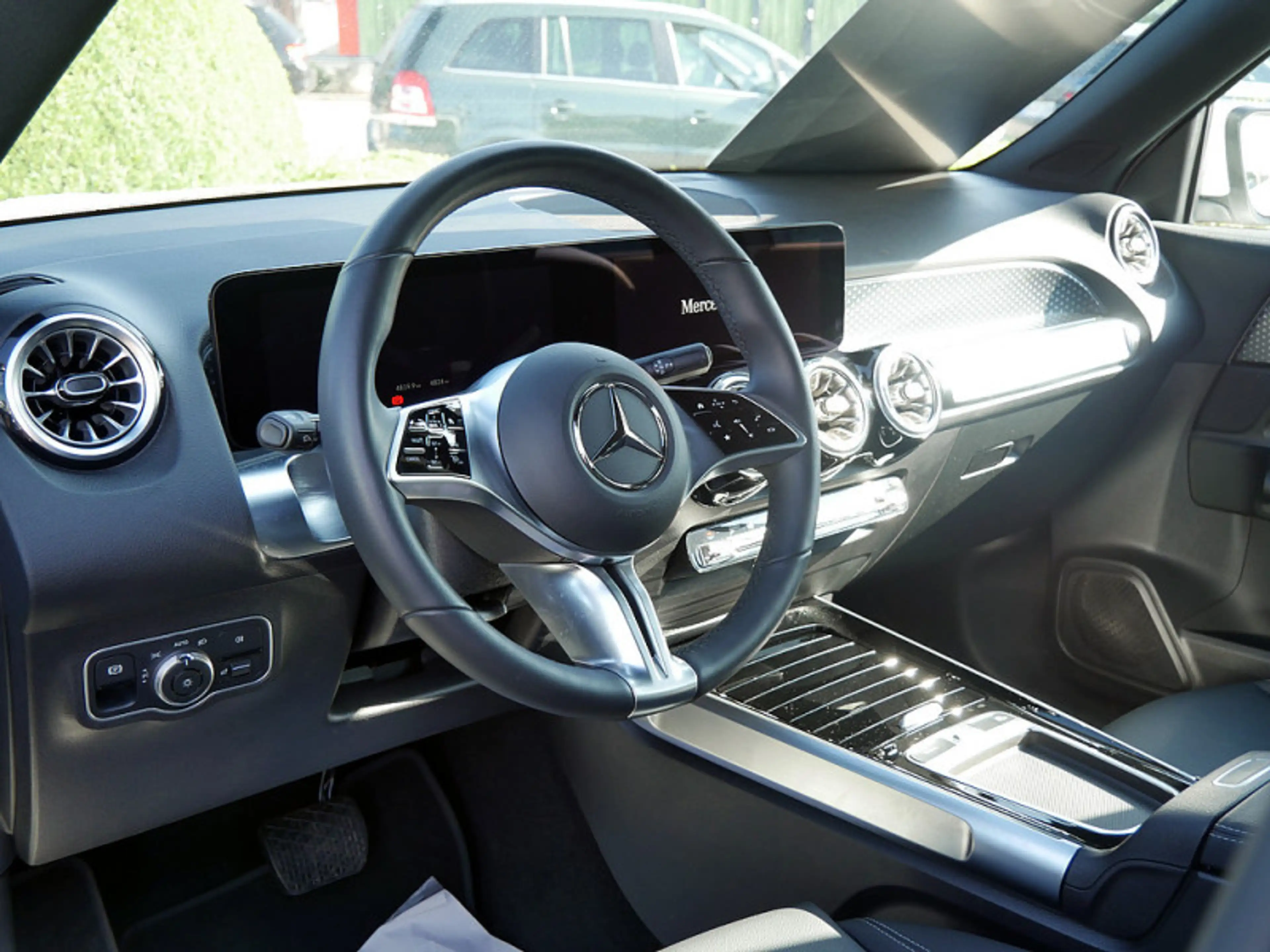 Mercedes-Benz EQB 250 + , PROGRESSIVE AHK DISTR KAMERA SPUR PDC — photo 13