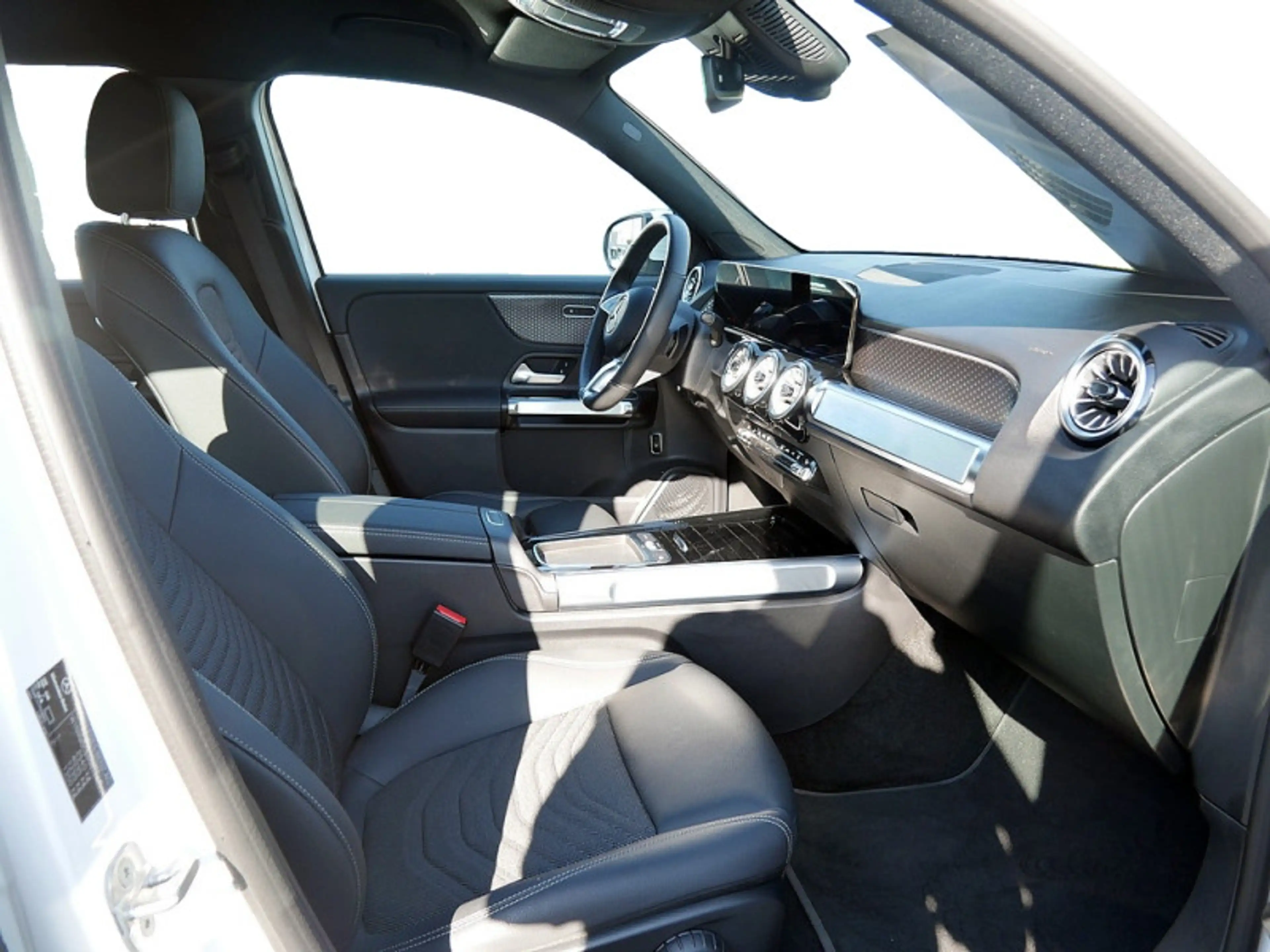 Mercedes-Benz EQB 250 + , PROGRESSIVE AHK DISTR KAMERA SPUR PDC — photo 6