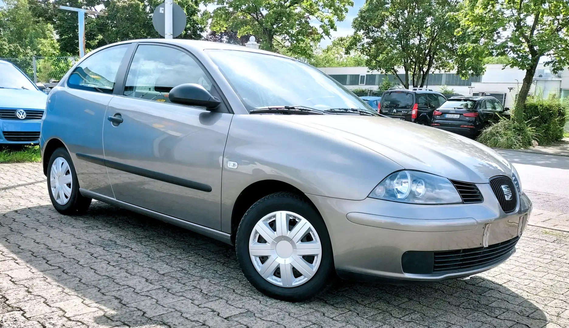 SEAT Ibiza (NEU TÜV) TOP/ Klima/ 8x fach Reifen / City Car Gris - 1