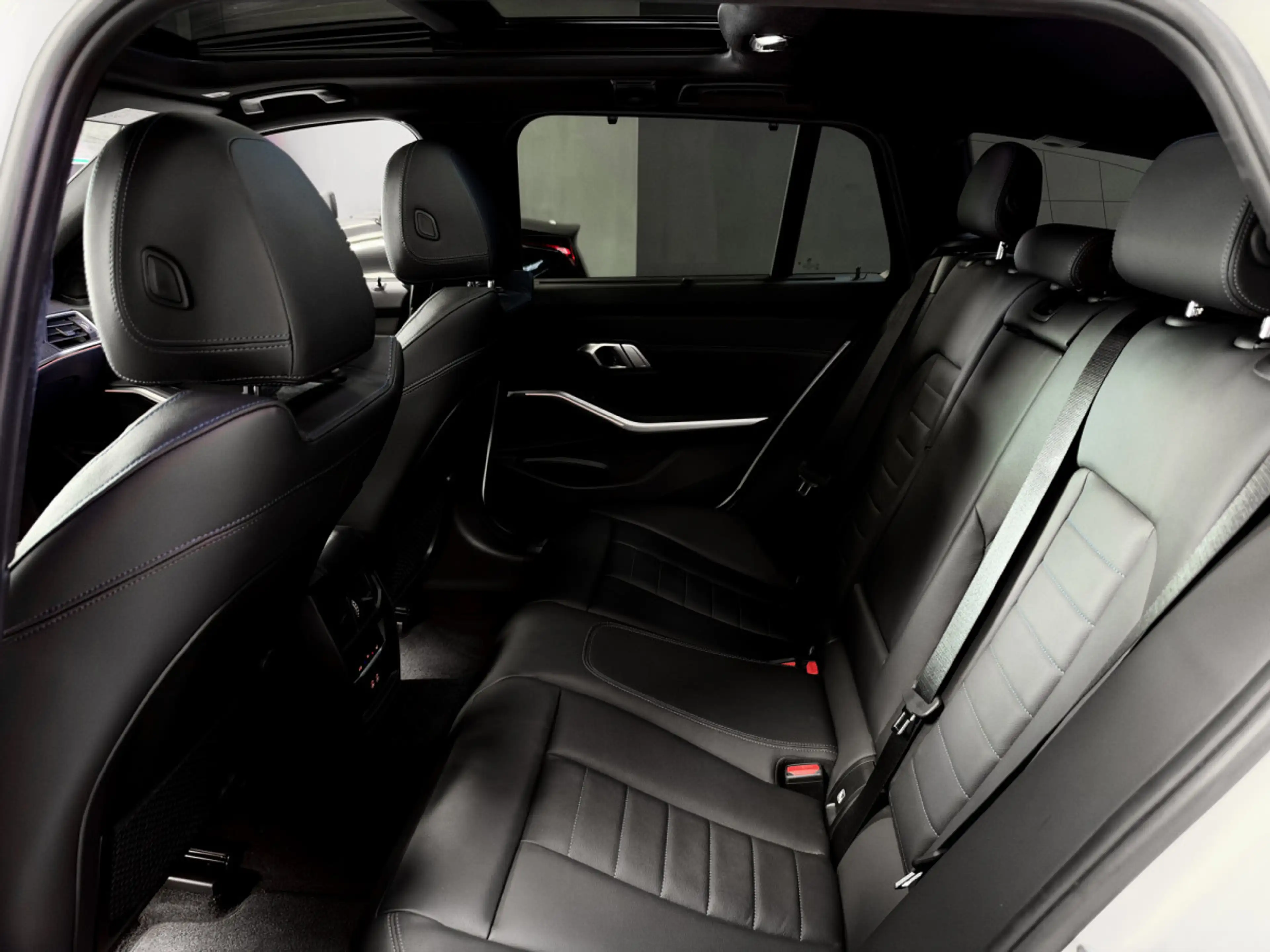 BMW 340 M340d xDrive Touring — photo 13
