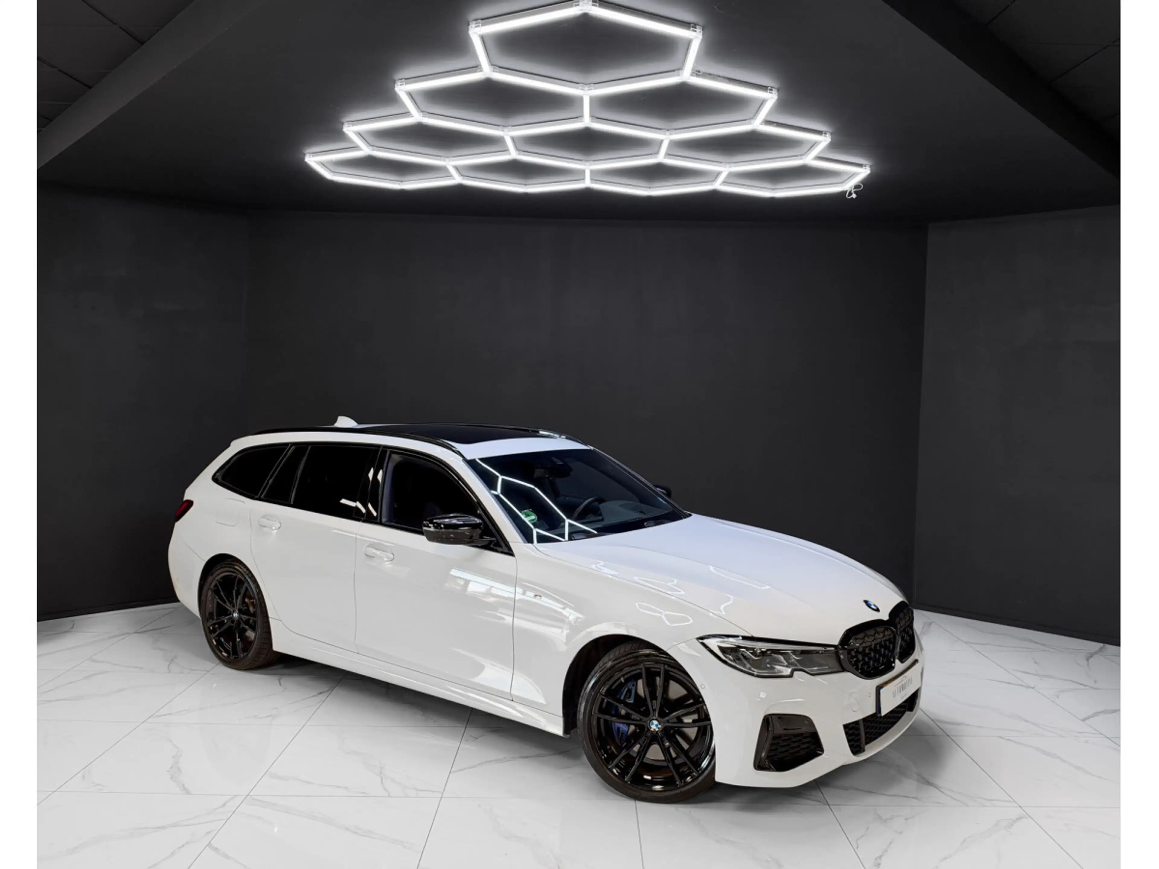BMW 340 M340d xDrive Touring — photo 7