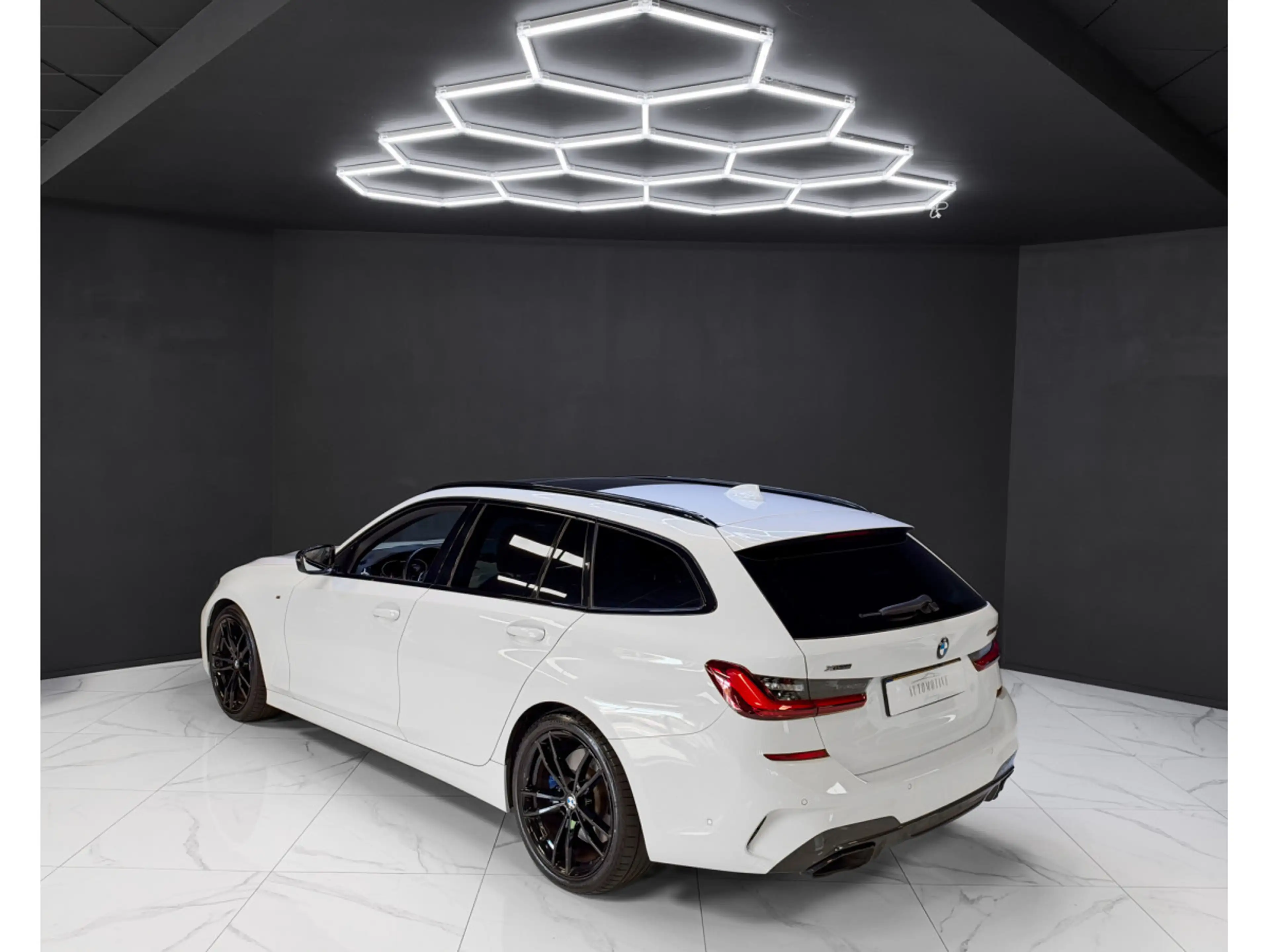 BMW 340 M340d xDrive Touring — photo 3