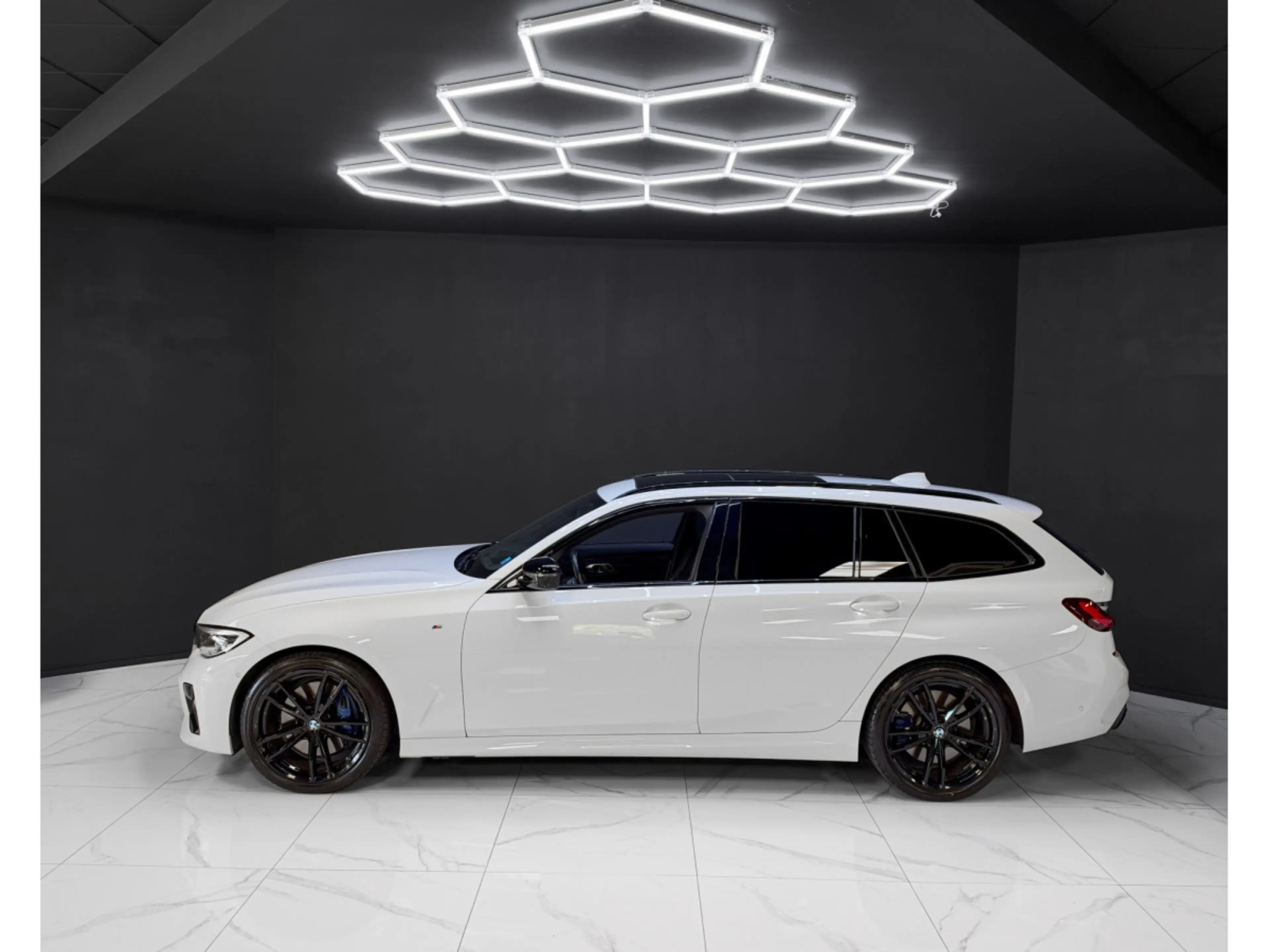 BMW 340 M340d xDrive Touring — photo 2