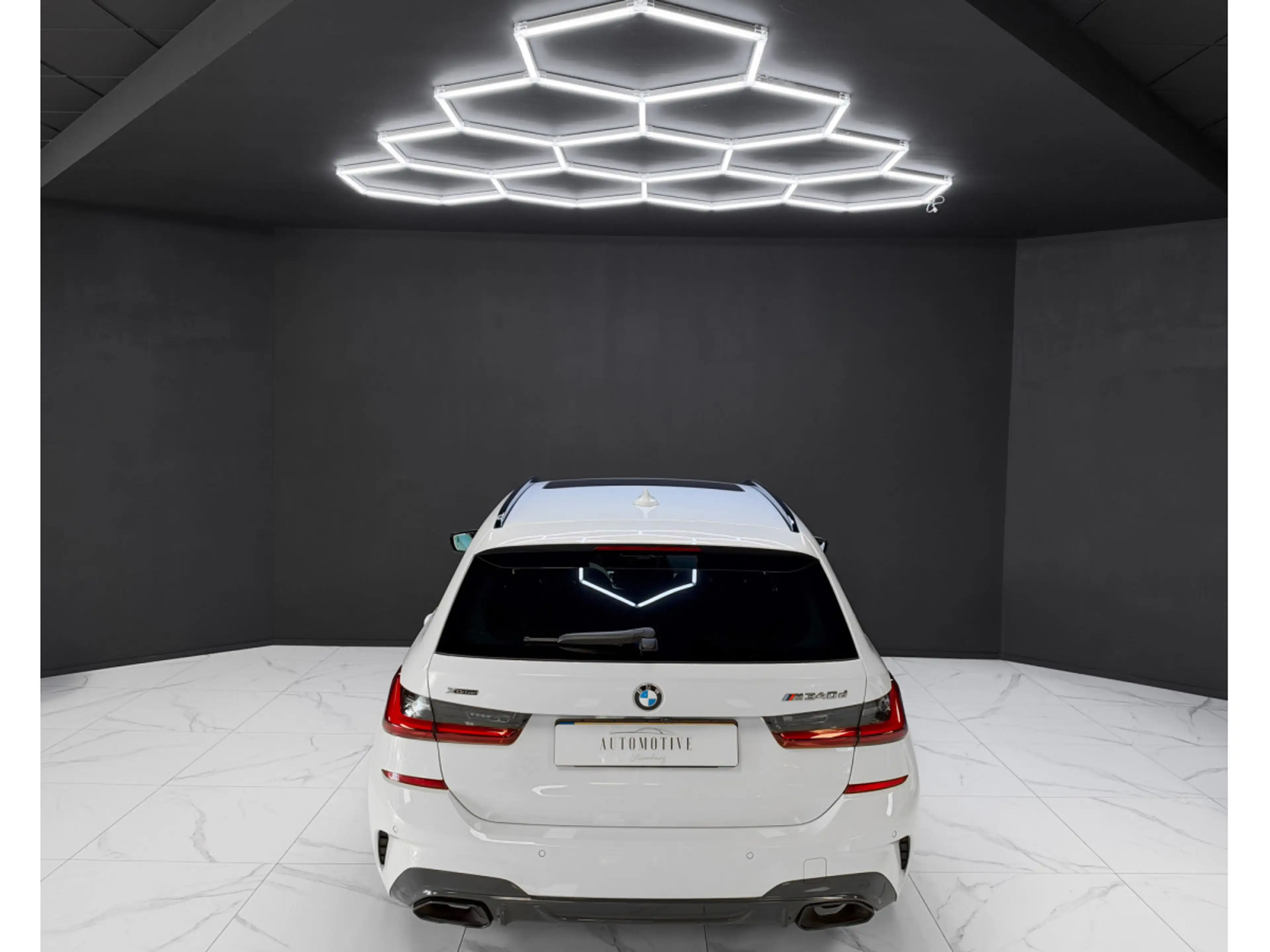 BMW 340 M340d xDrive Touring — photo 4