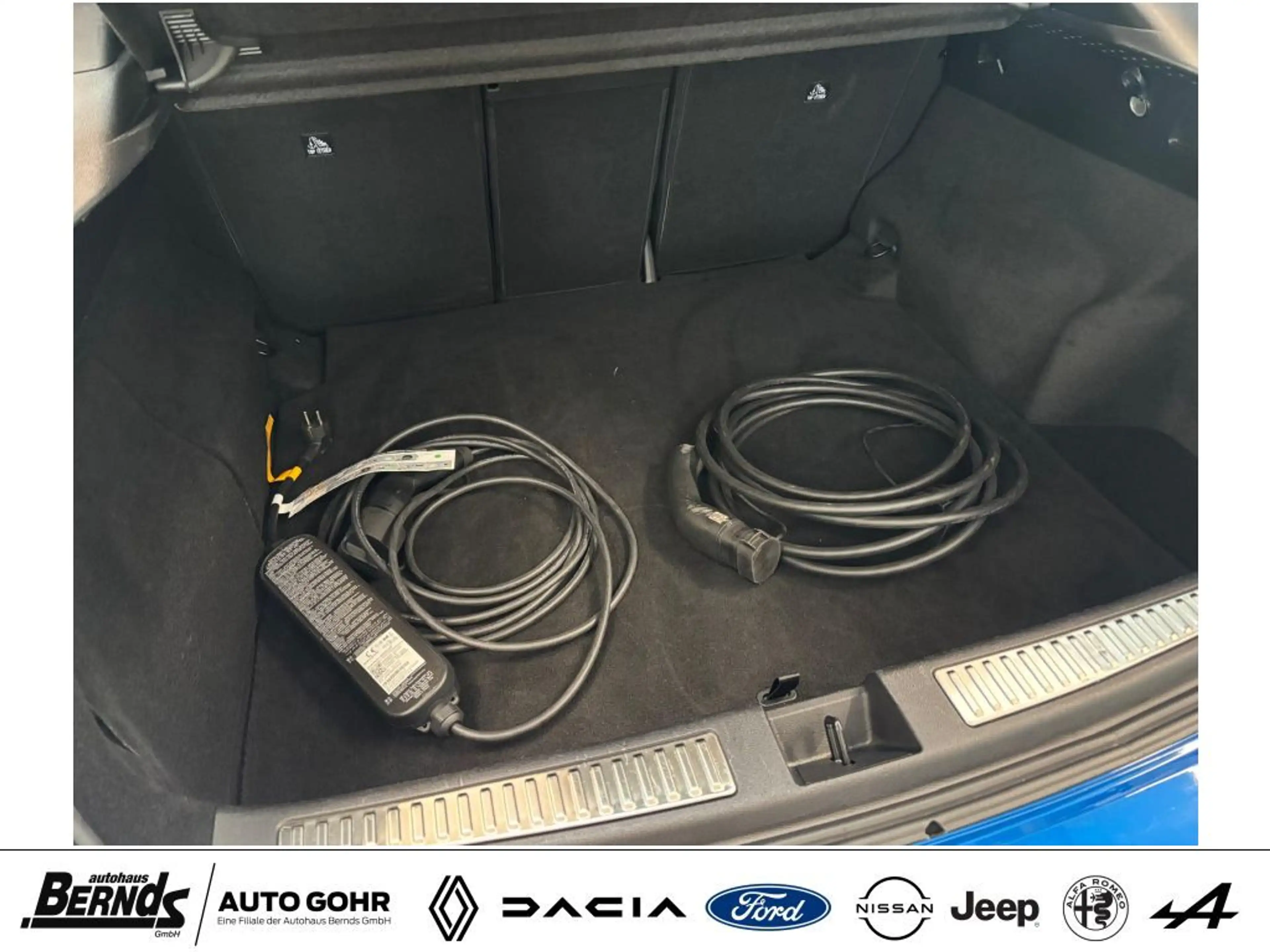 Renault Rafale E-Tech Plug-in Hybrid 300 4x4 Esprit Alpine AUTOM. — photo 7