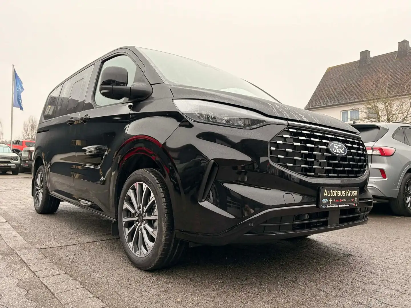 Ford Tourneo Custom 2.0 EcoBlue 125kW  L1 Tita X Auto Schwarz - 2