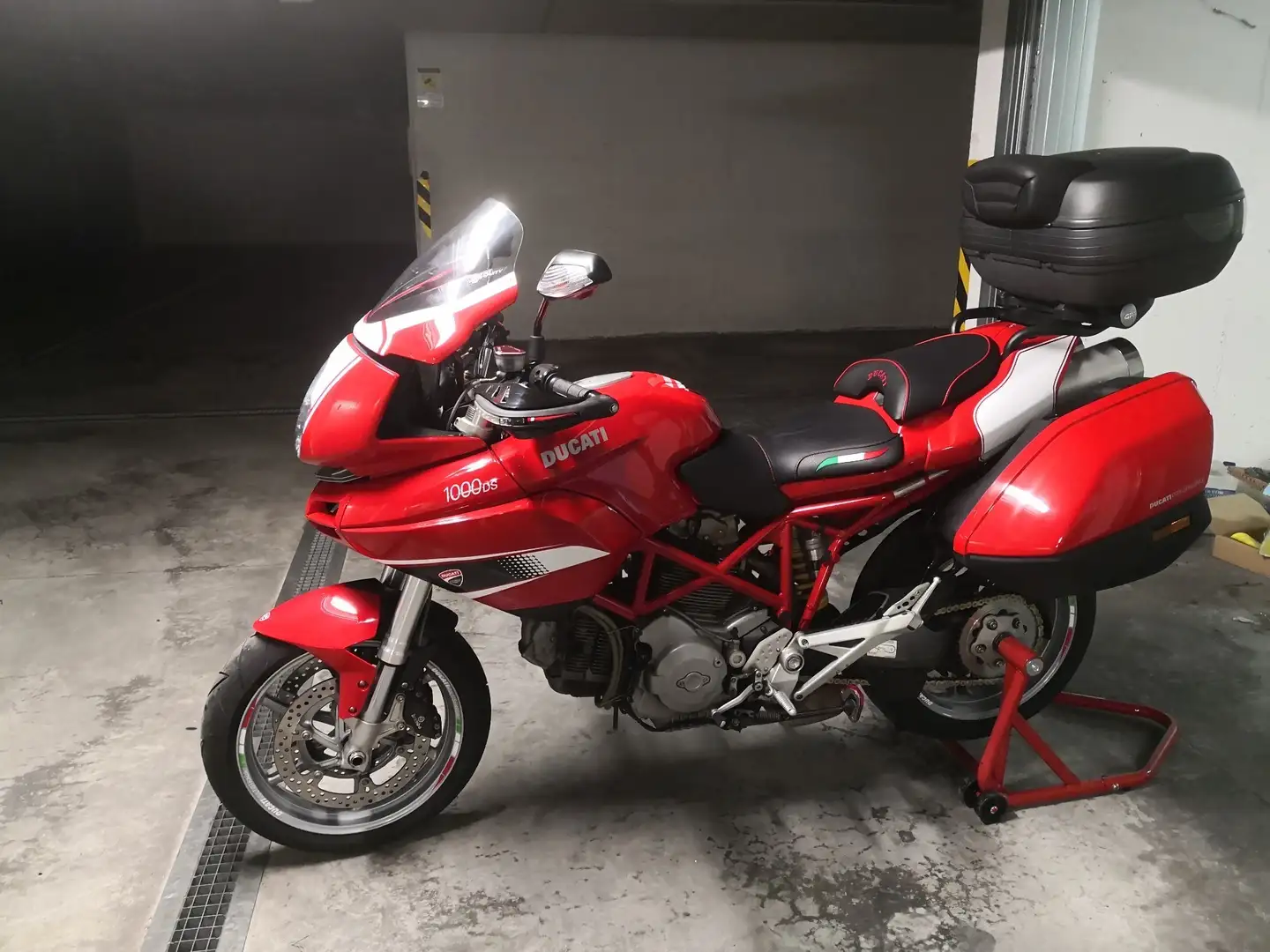 Ducati Multistrada 1000 crvena - 1
