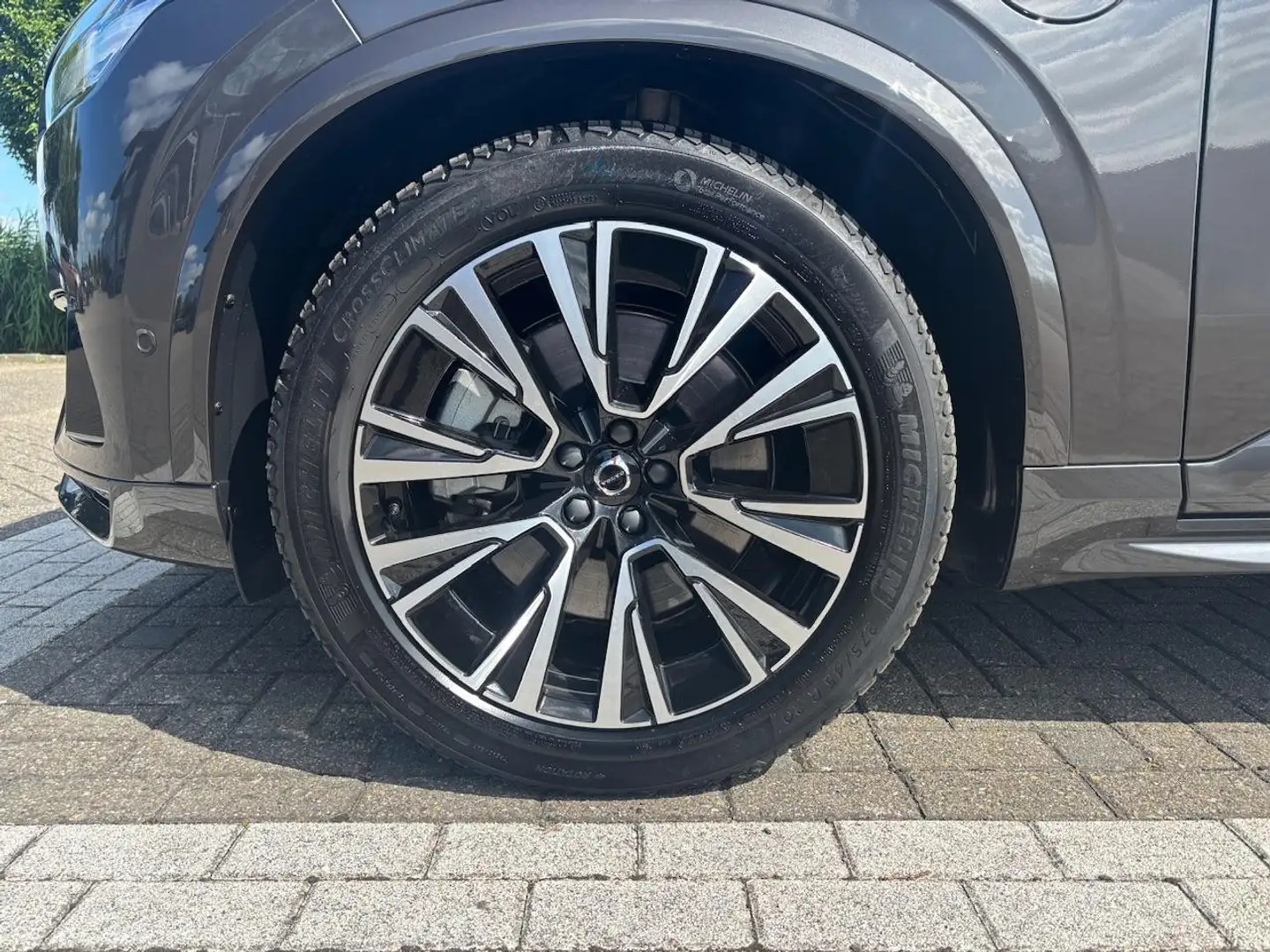 Volvo XC90 2.0 T8 Recharge AWD Ultimate Dark B&W audio | Luch Grijs - 2