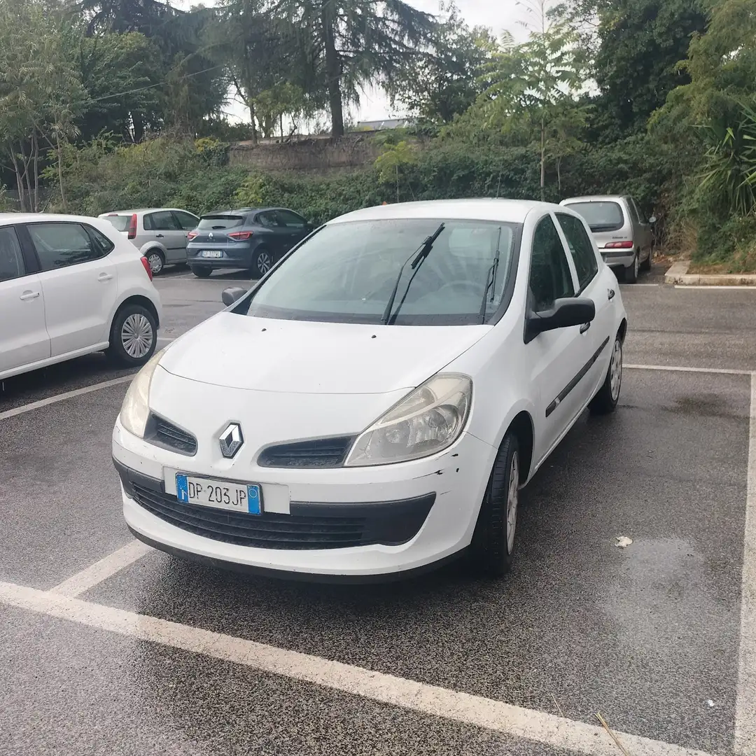 Renault Clio Clio III 2005 5p 1.2 16v 4U Pack 65cv Blanc - 2