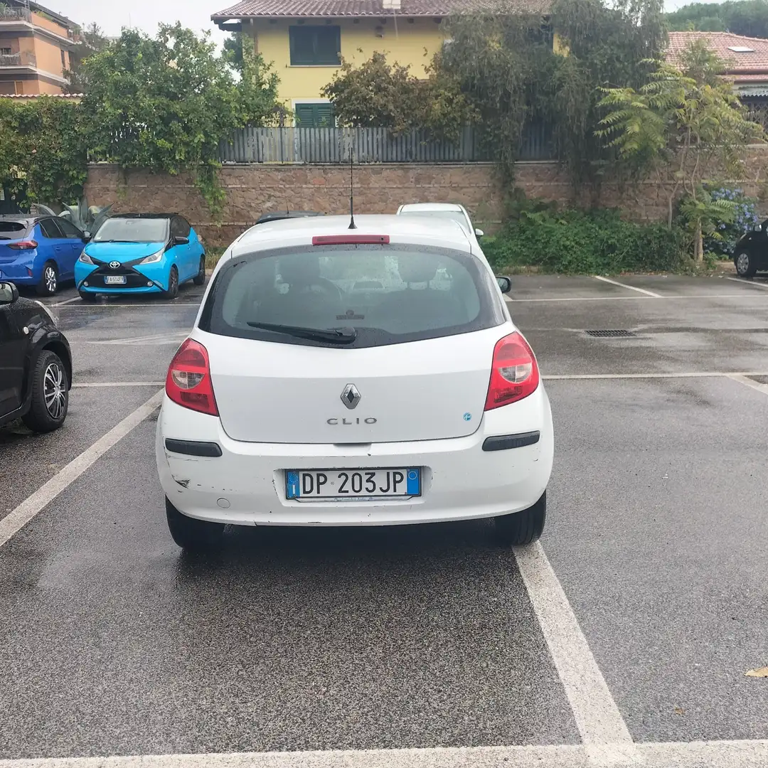 Renault Clio Clio III 2005 5p 1.2 16v 4U Pack 65cv Blanc - 1