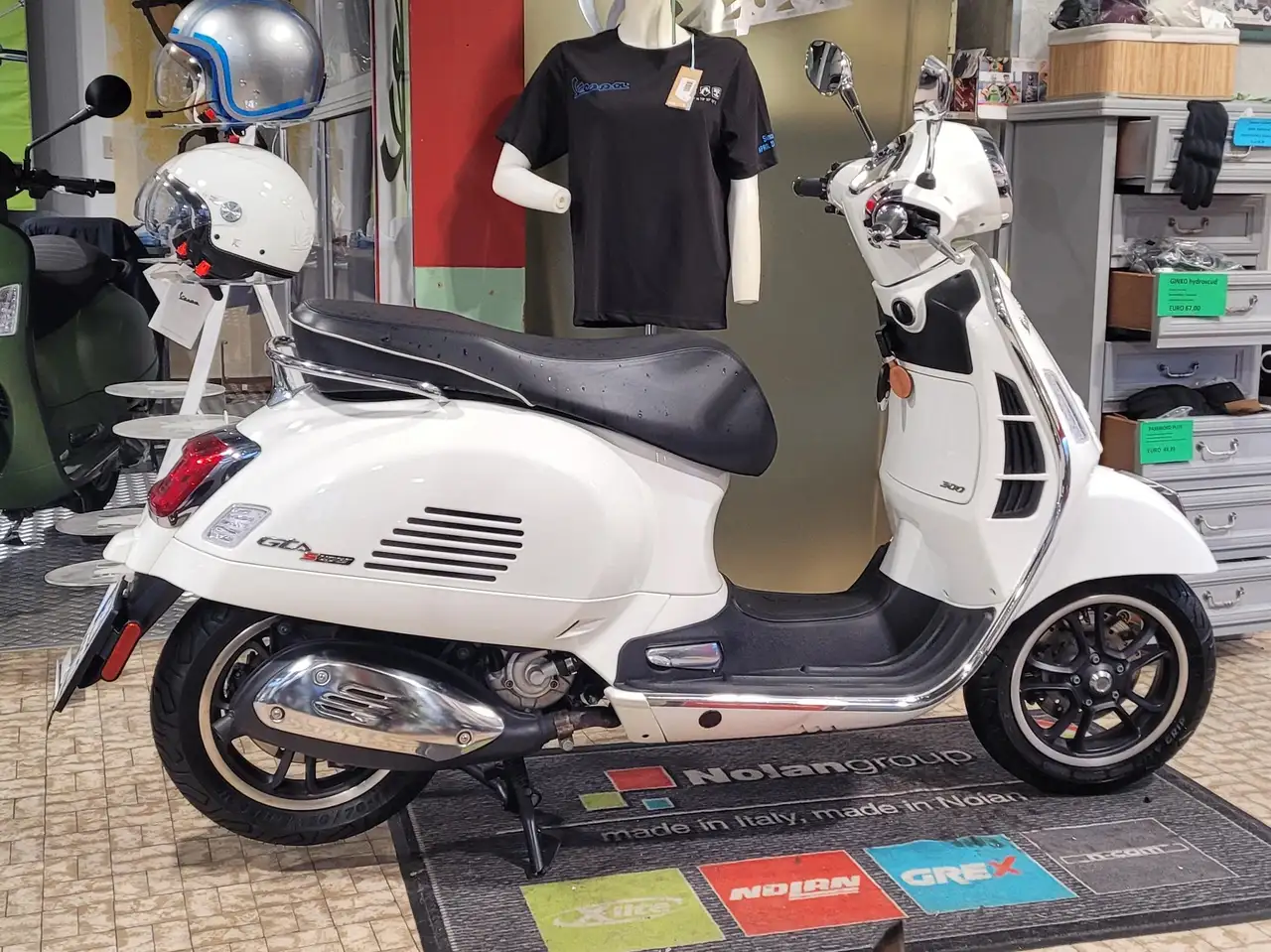 Vespa GTS Super 300