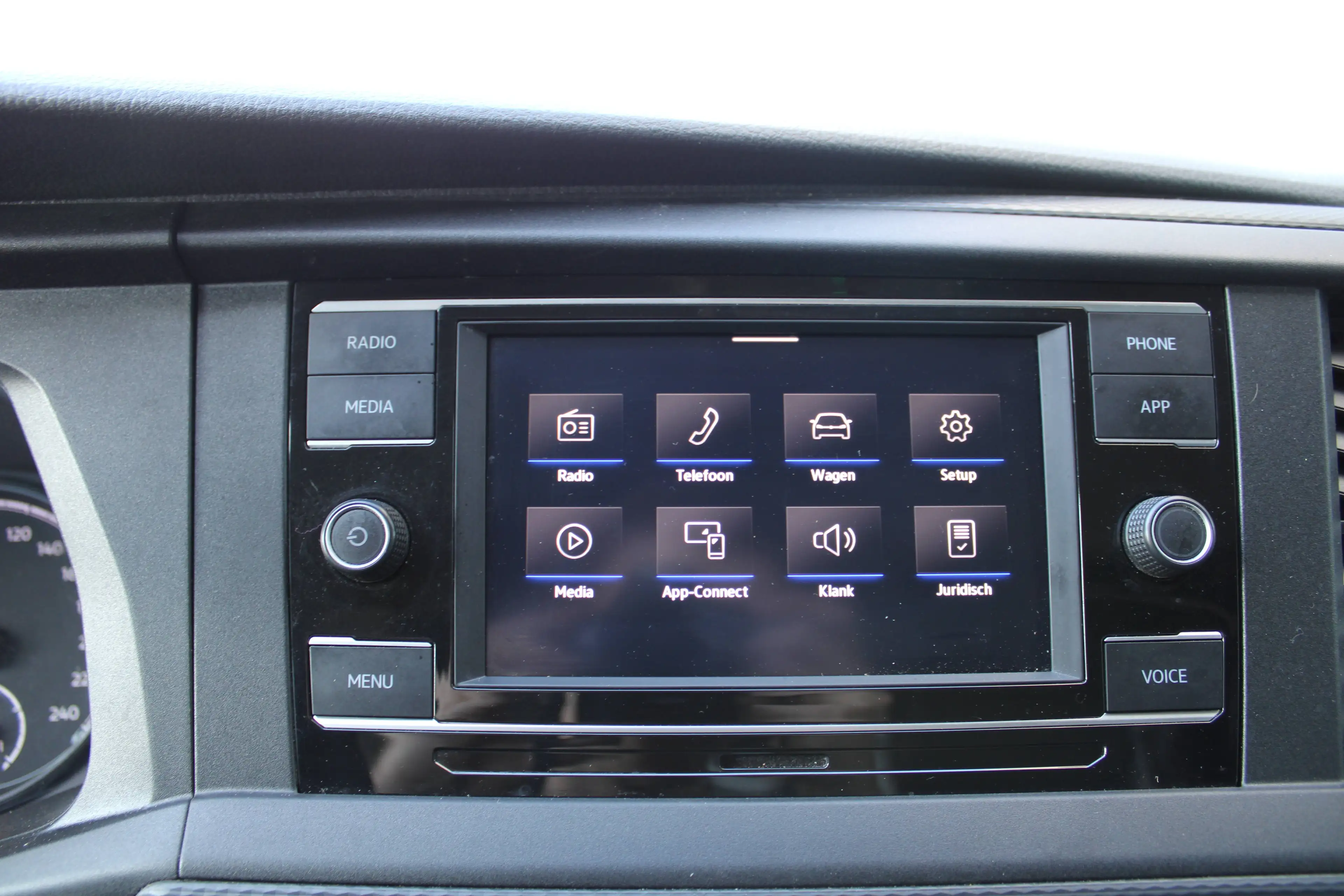 Volkswagen T6.1 Transporter Transporter 2.0 TDi SCR BMT (EU6d-TEMP) — photo 14