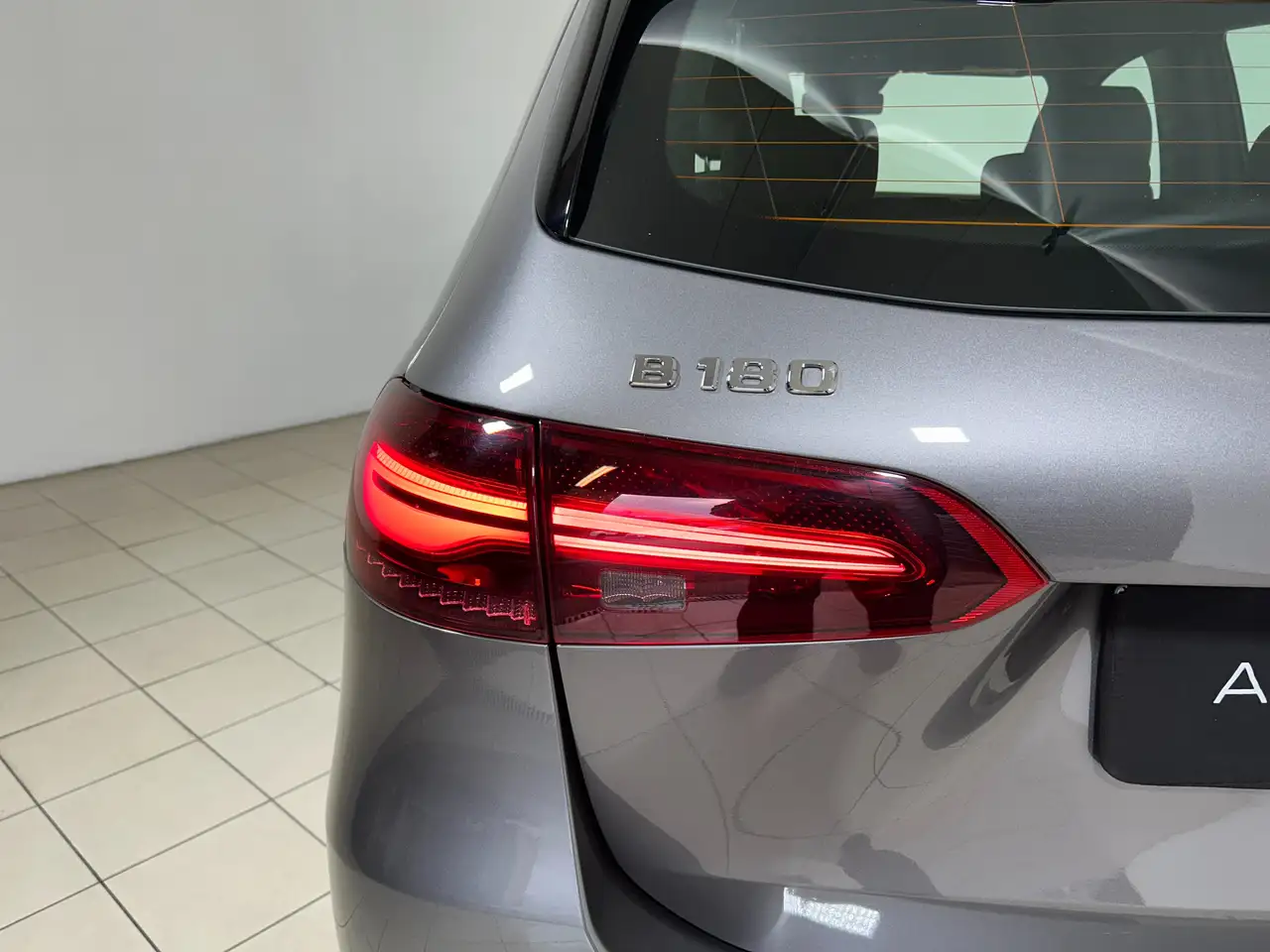 Mercedes-Benz B 180 B 180 Business Extra auto 4
