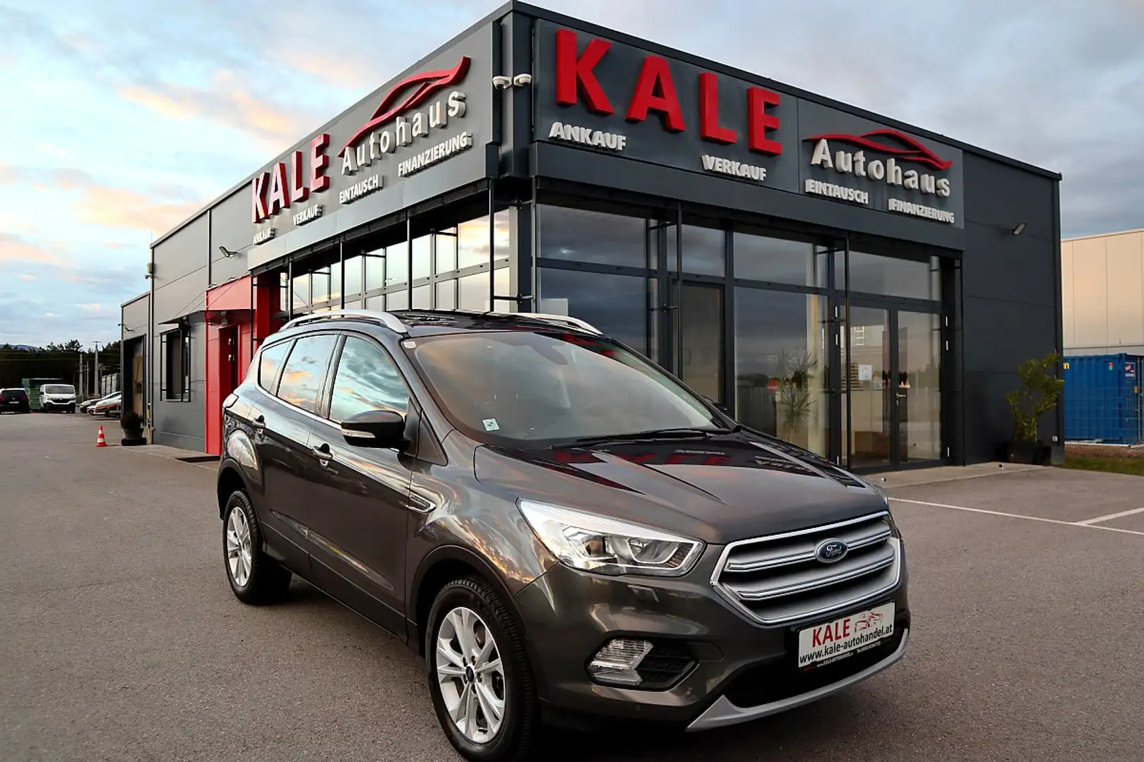 Ford Kuga 1,5 TDCi Titanium *1.Besitz*Panoramadach* Grau - 1