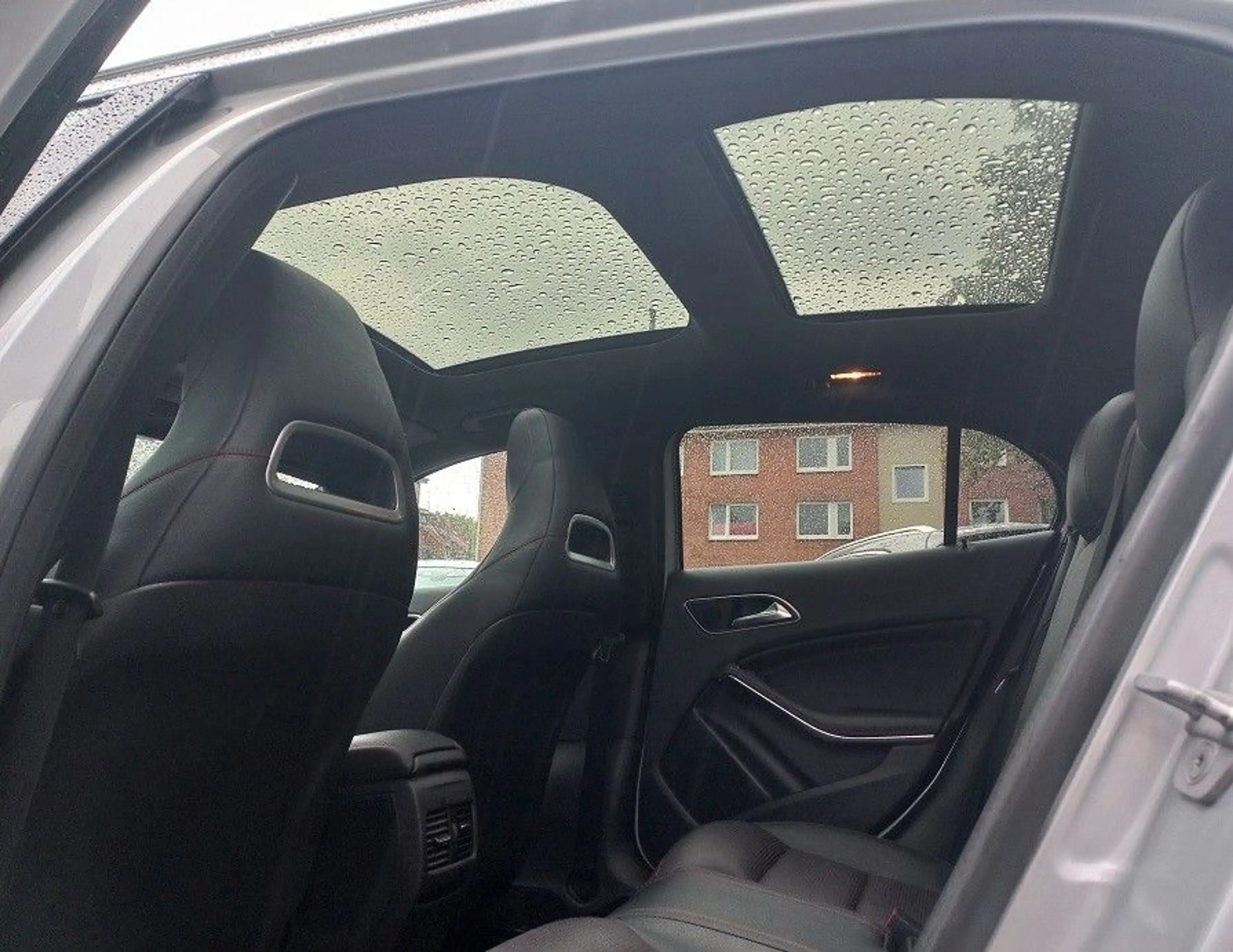 Mercedes-Benz GLA 250 GLA  2,0 Aut AMG Klima Leder Navi LMF18" — photo 12