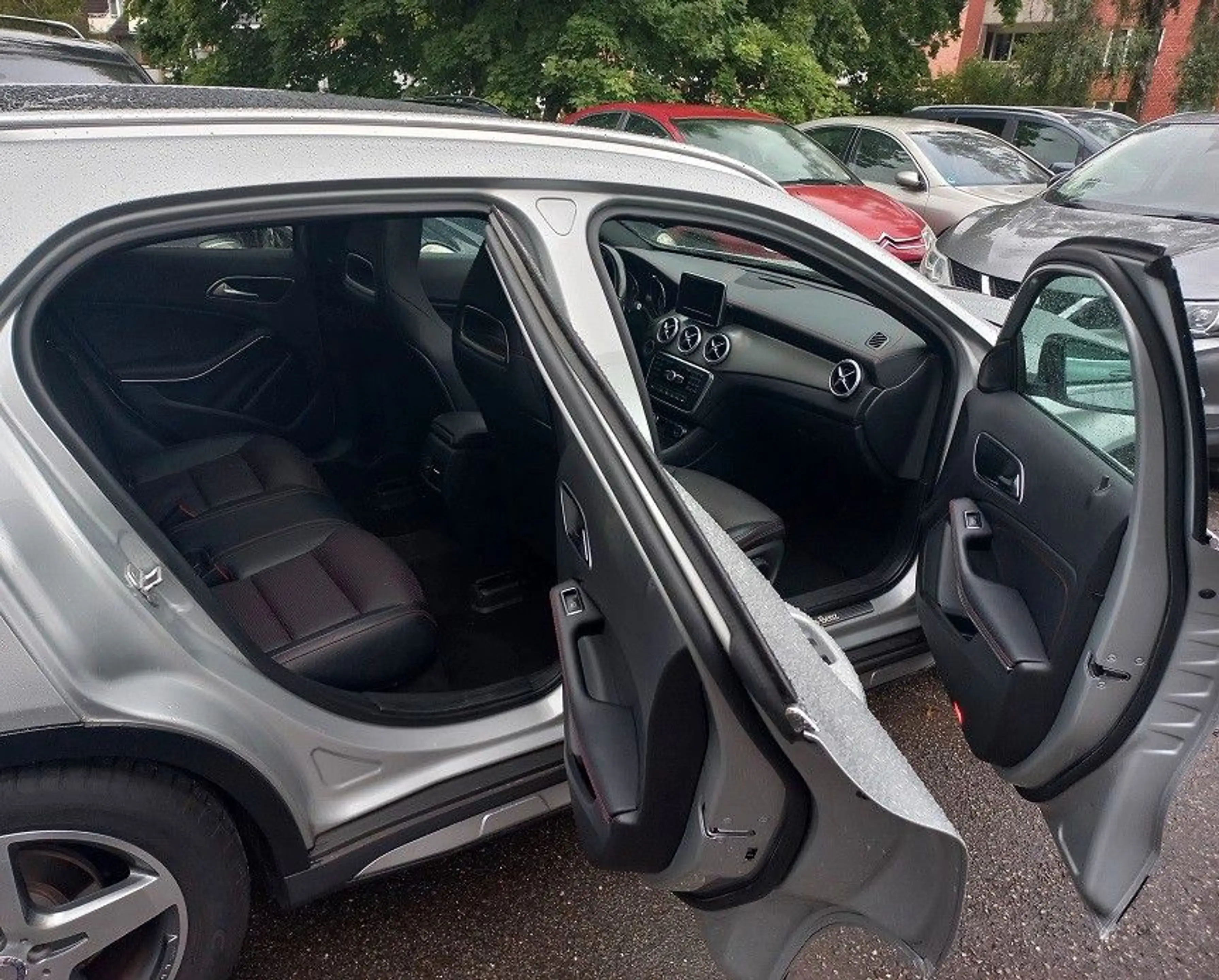 Mercedes-Benz GLA 250 GLA  2,0 Aut AMG Klima Leder Navi LMF18" — photo 9