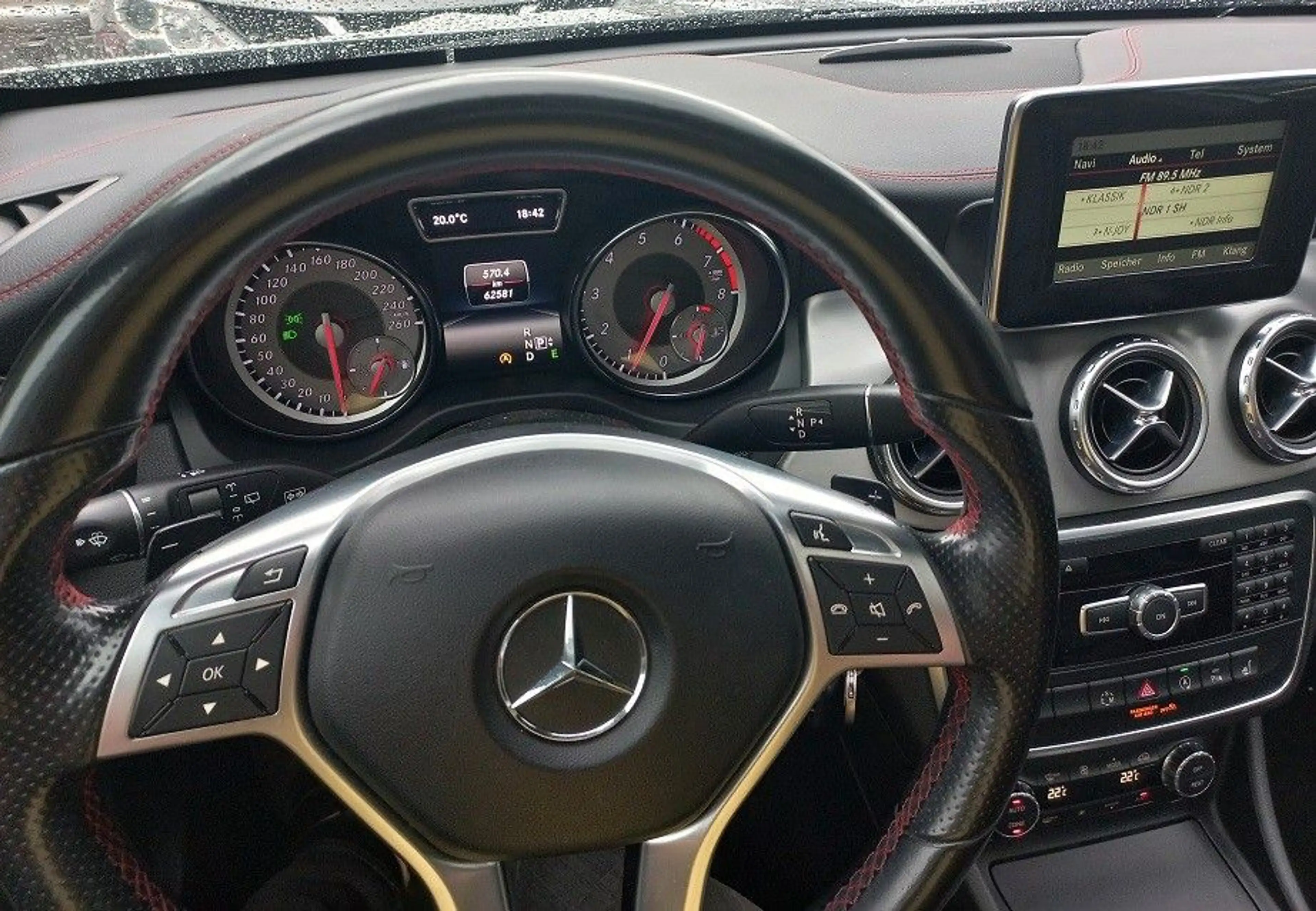 Mercedes-Benz GLA 250 GLA  2,0 Aut AMG Klima Leder Navi LMF18" — photo 13