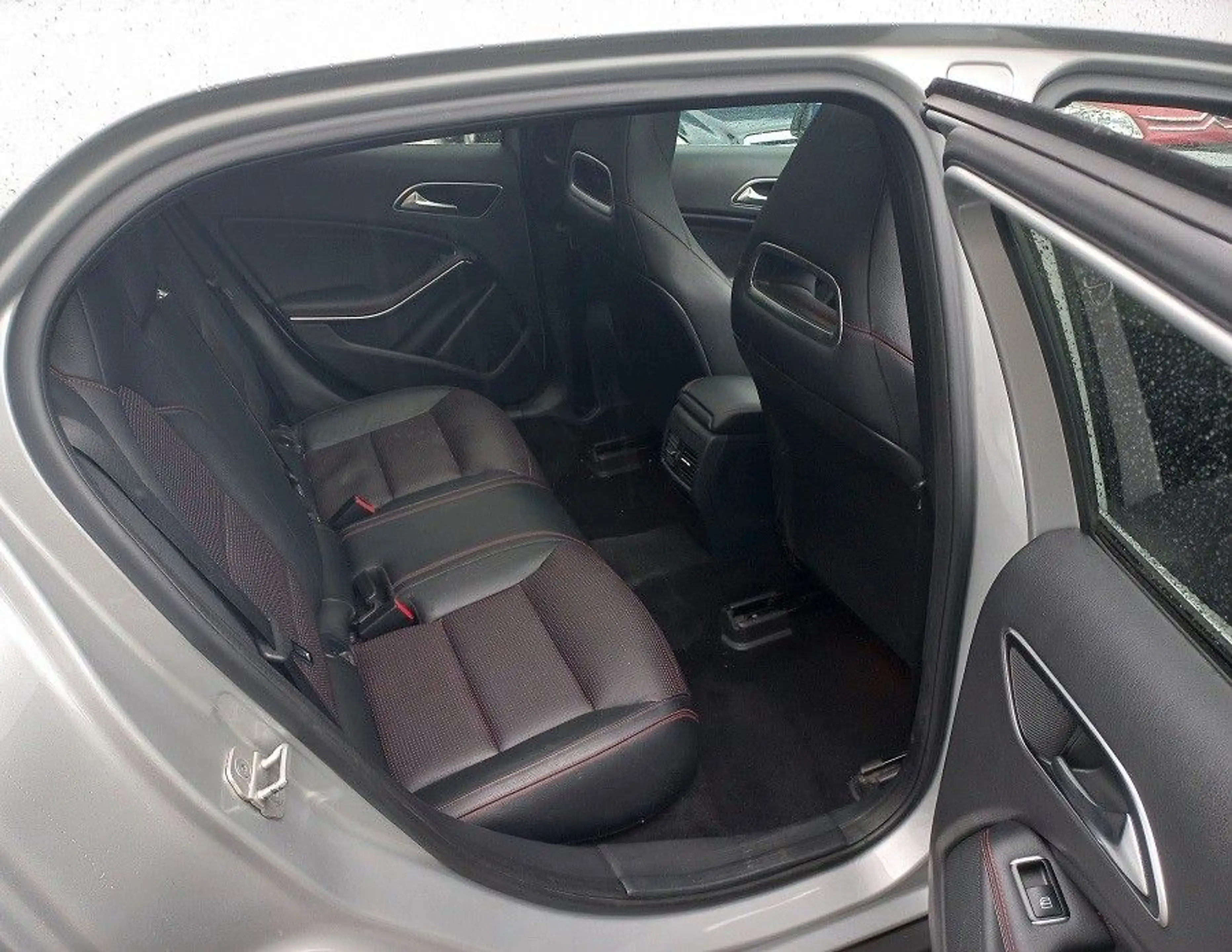 Mercedes-Benz GLA 250 GLA  2,0 Aut AMG Klima Leder Navi LMF18" — photo 10