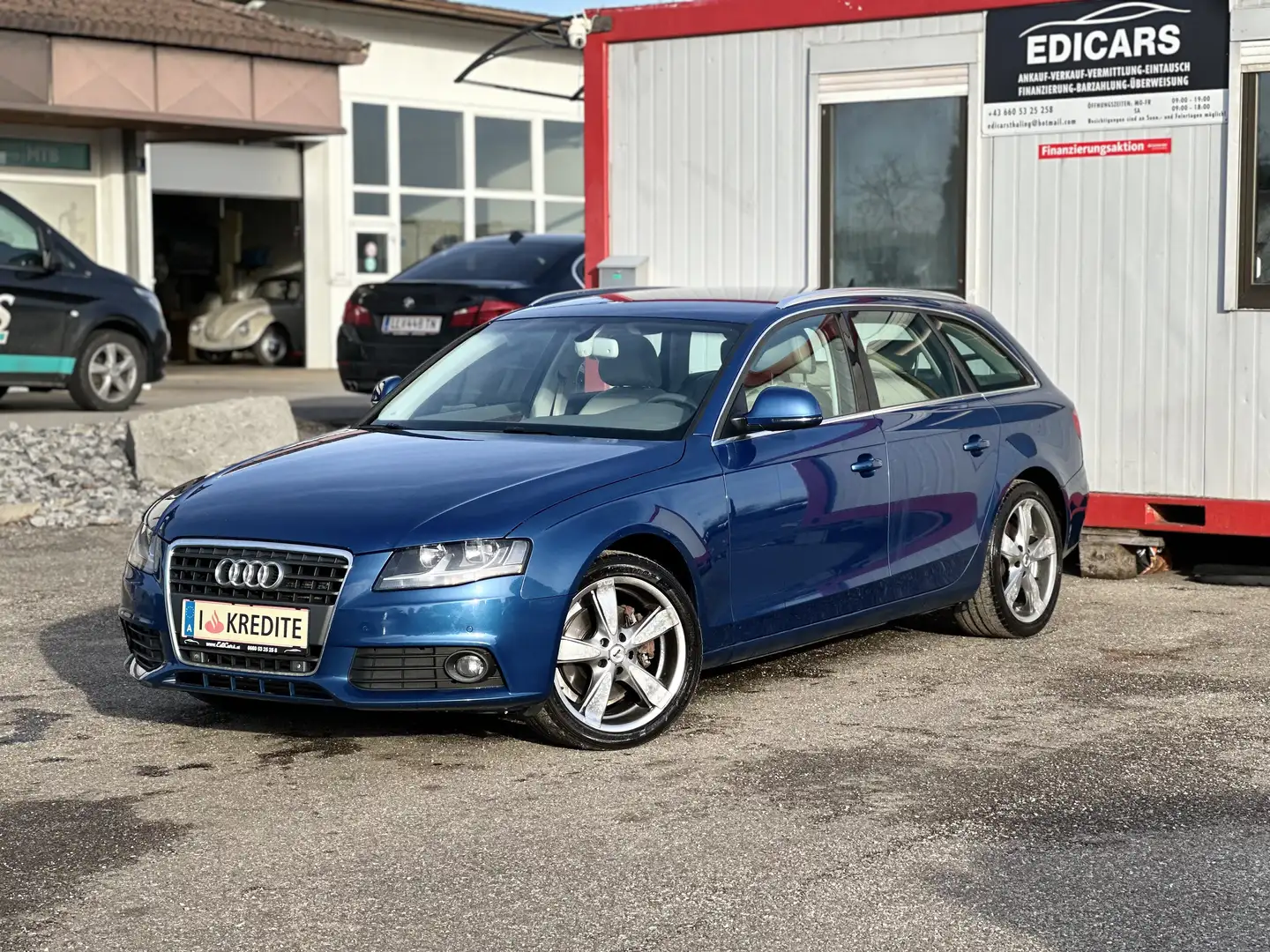 Audi A4 Attraction Blau - 1