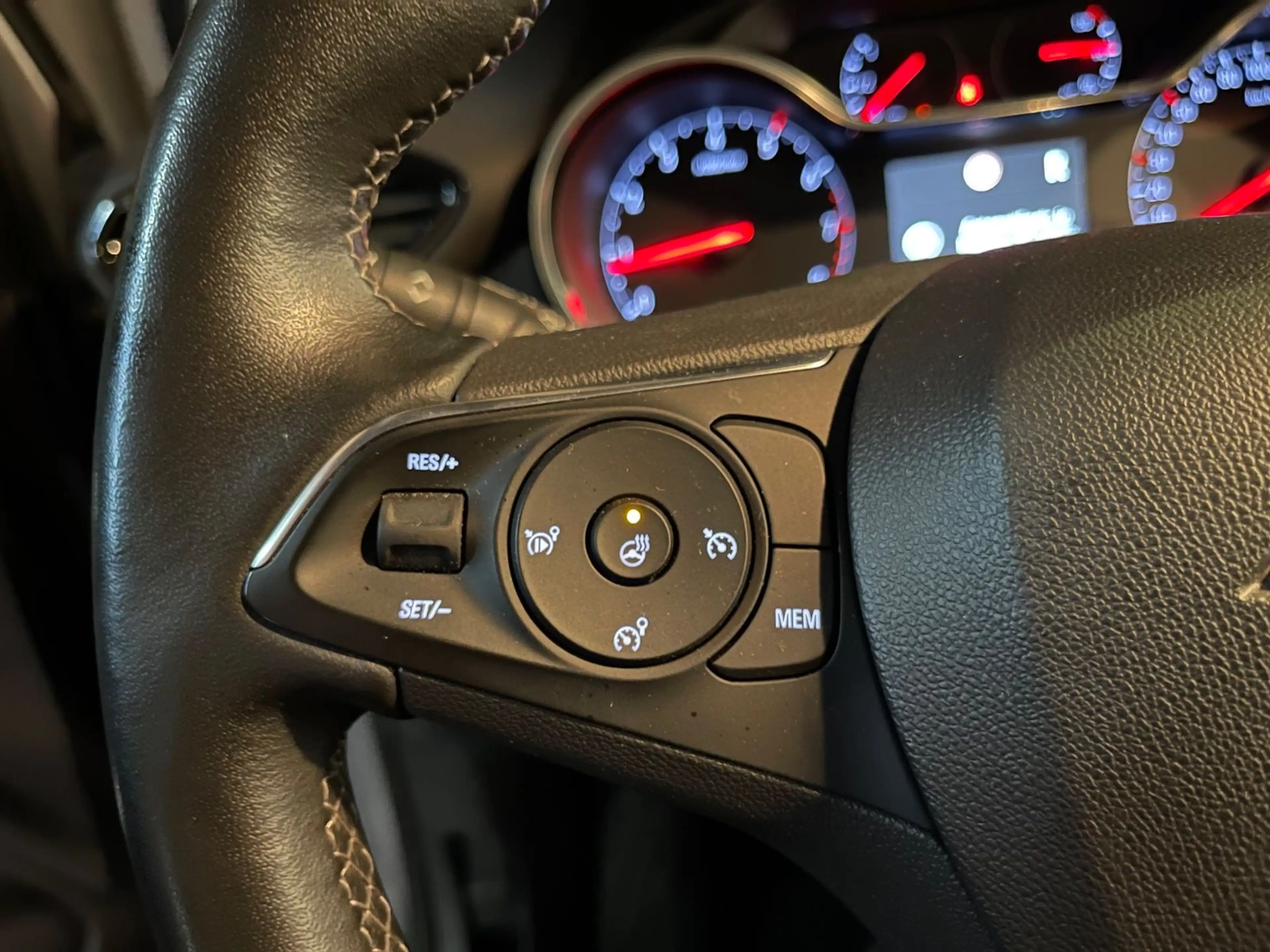 Opel Crossland X — photo 12