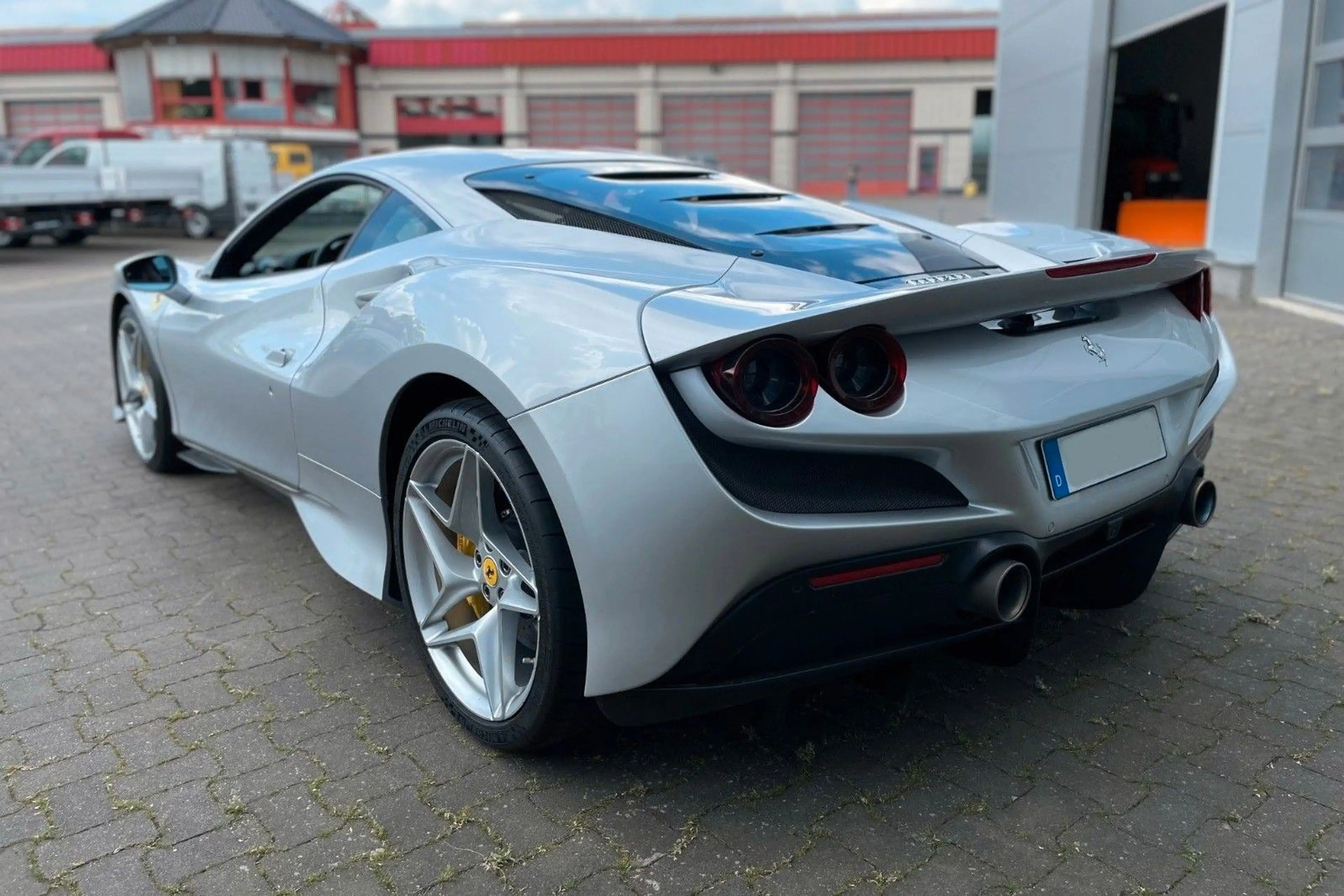 Ferrari F8 Tributo Lift, R-Kam, Karbon, Titan-AGA, JBL — photo 6