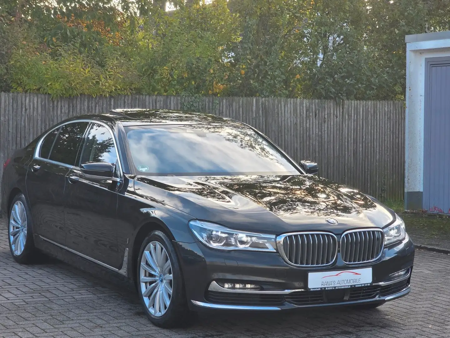 BMW 740 Baureihe 7 Lim 740 e Schwarz - 2