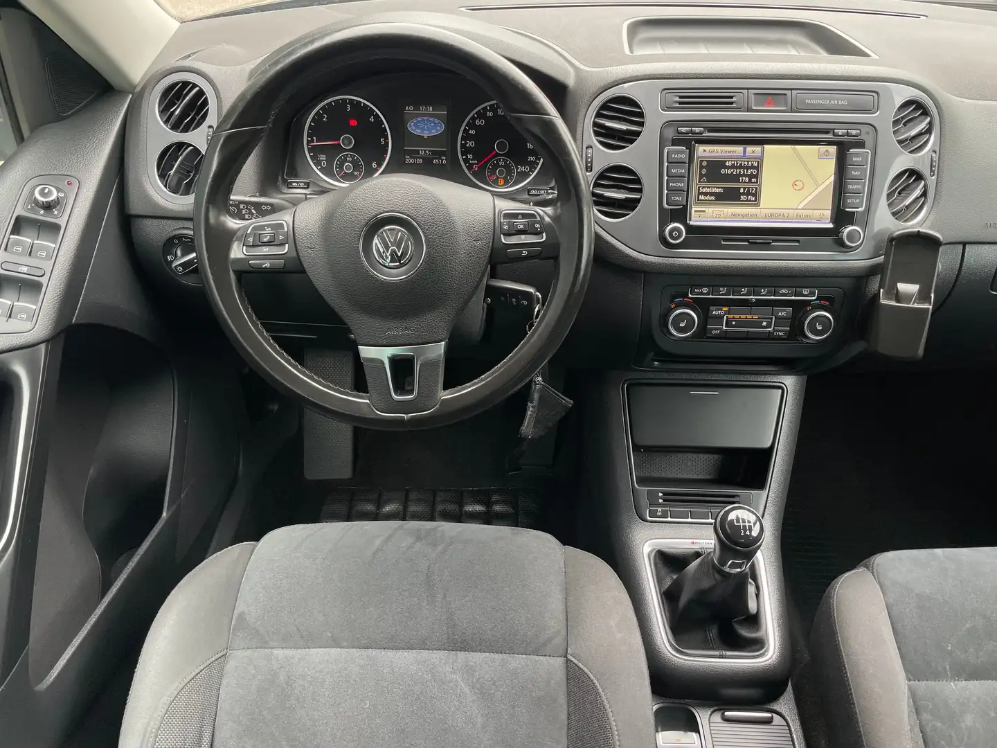Volkswagen Tiguan 2.0 TDI Sport & Style 4Motion,LEDER,NAVI Schwarz - 2