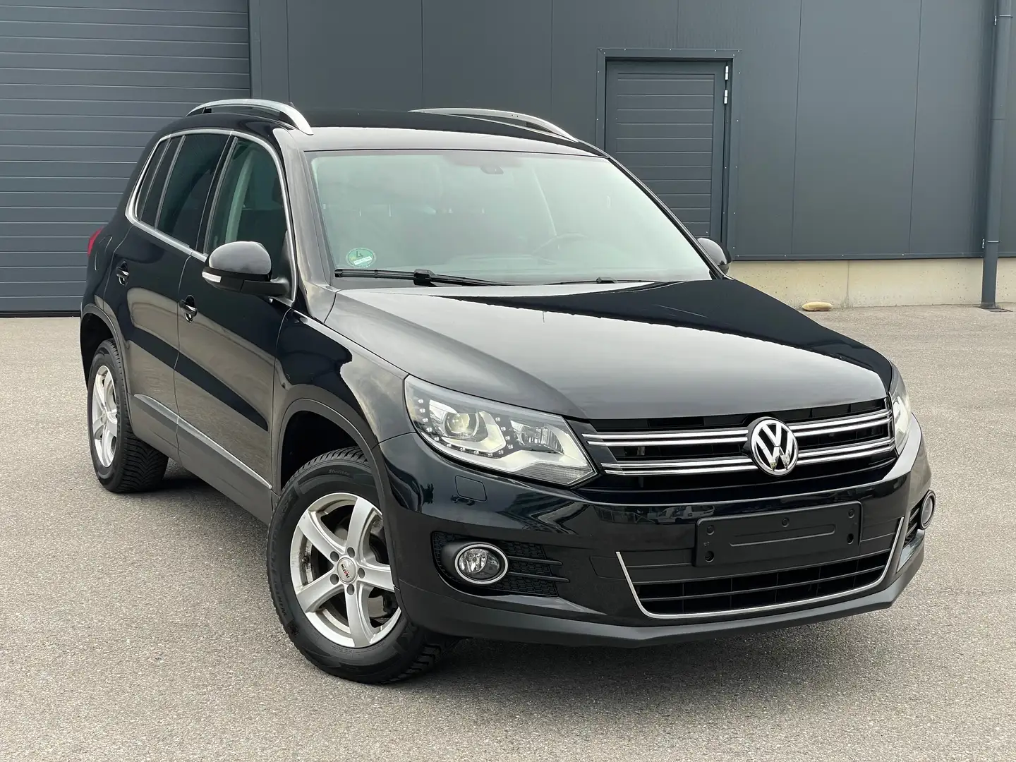 Volkswagen Tiguan 2.0 TDI Sport & Style 4Motion,LEDER,NAVI Schwarz - 1