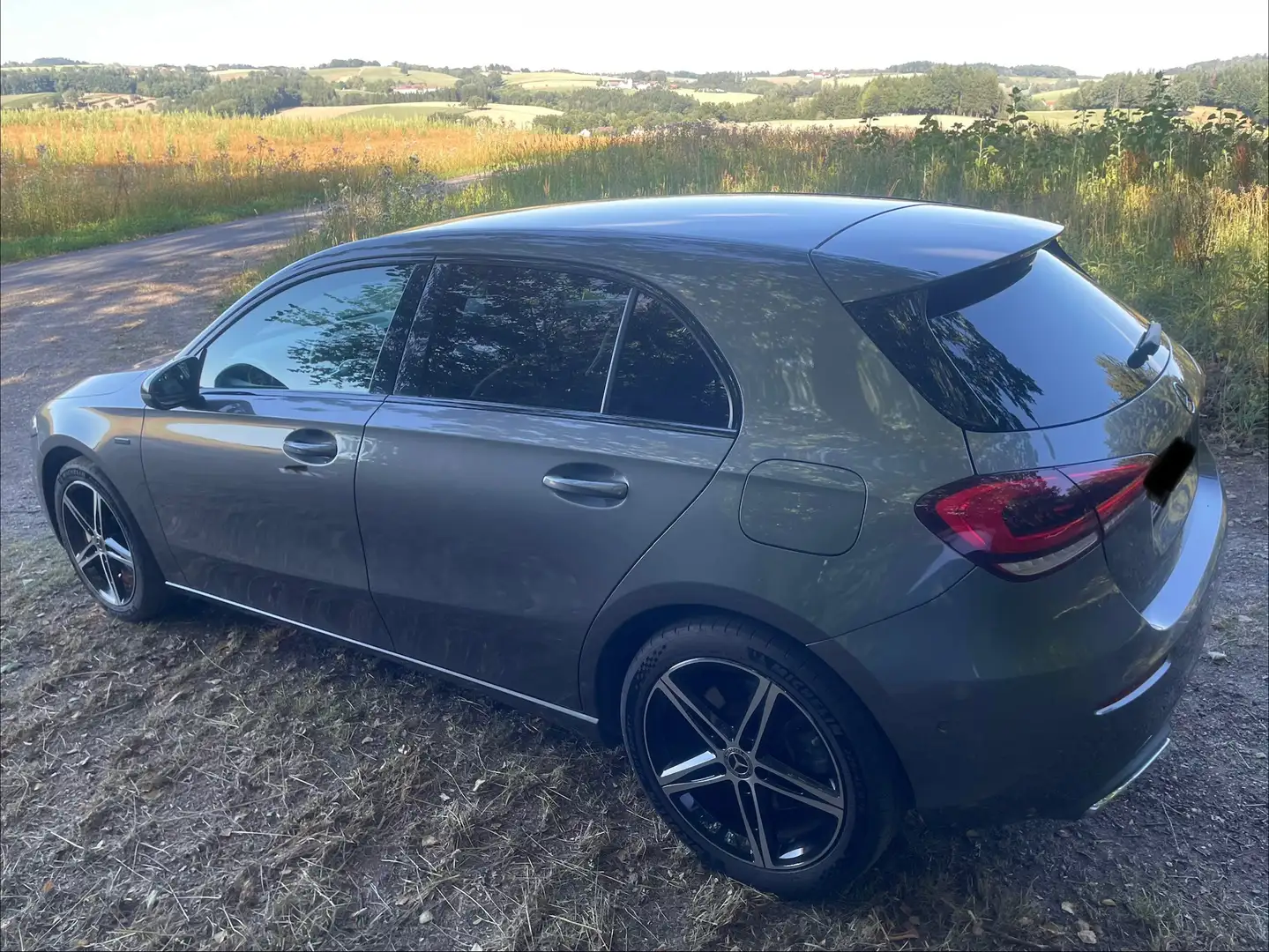 Mercedes-Benz A 250 A 250 e 8G-DCT Progressive Grau - 2