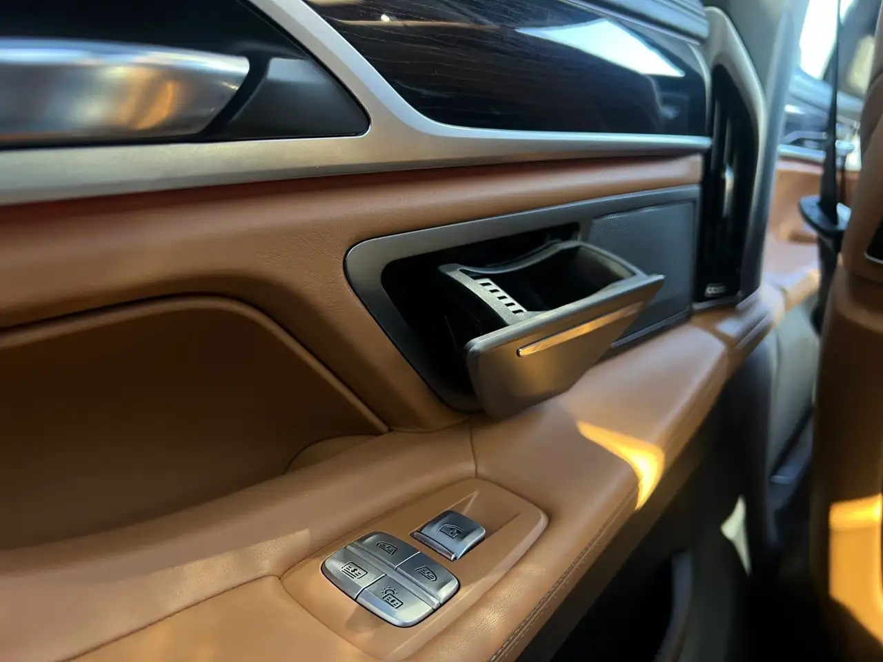 BMW 7 Series снимка BMW 7 Series