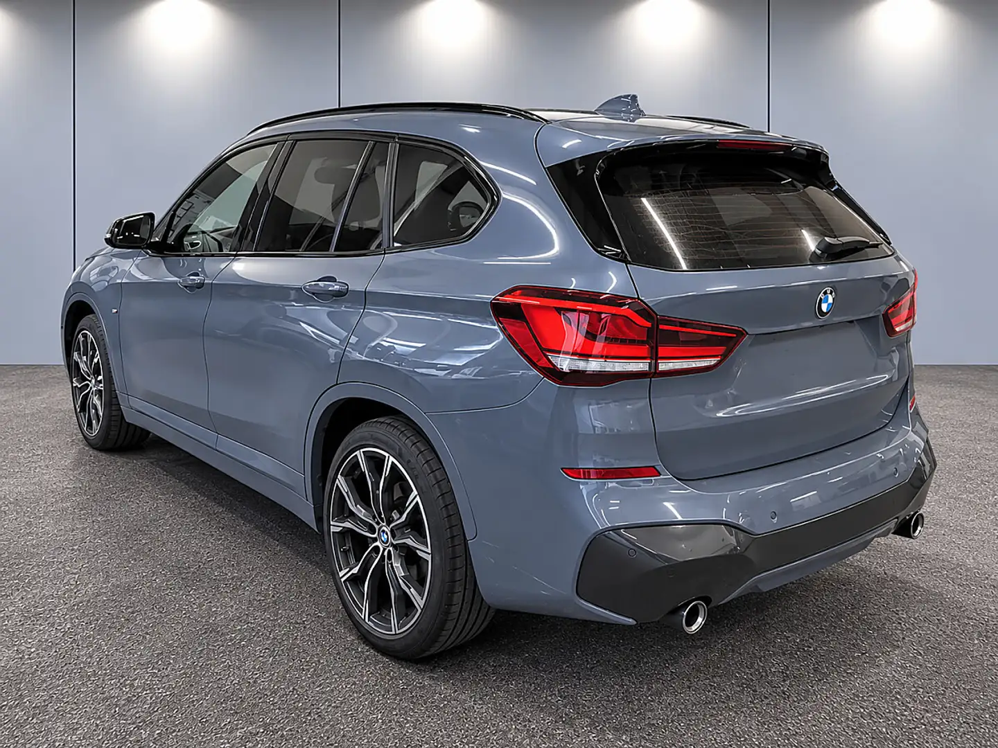 BMW X1 xDrive18d M Sport – ALLRAD | AUTOMATIK | HEAD-U... Silber - 2