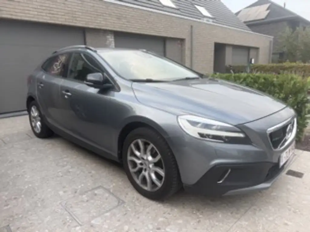 Volvo V40 Cross Country 2017 из Европы — купить под ключ