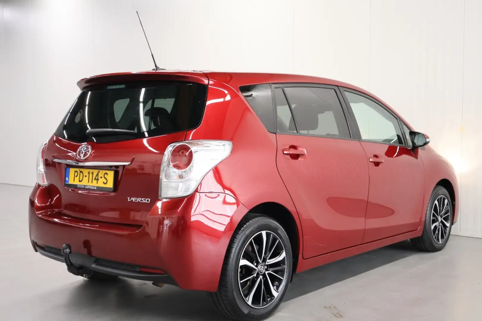 Toyota Verso 1.8 VVT-i Volcano Edition Rood - 2