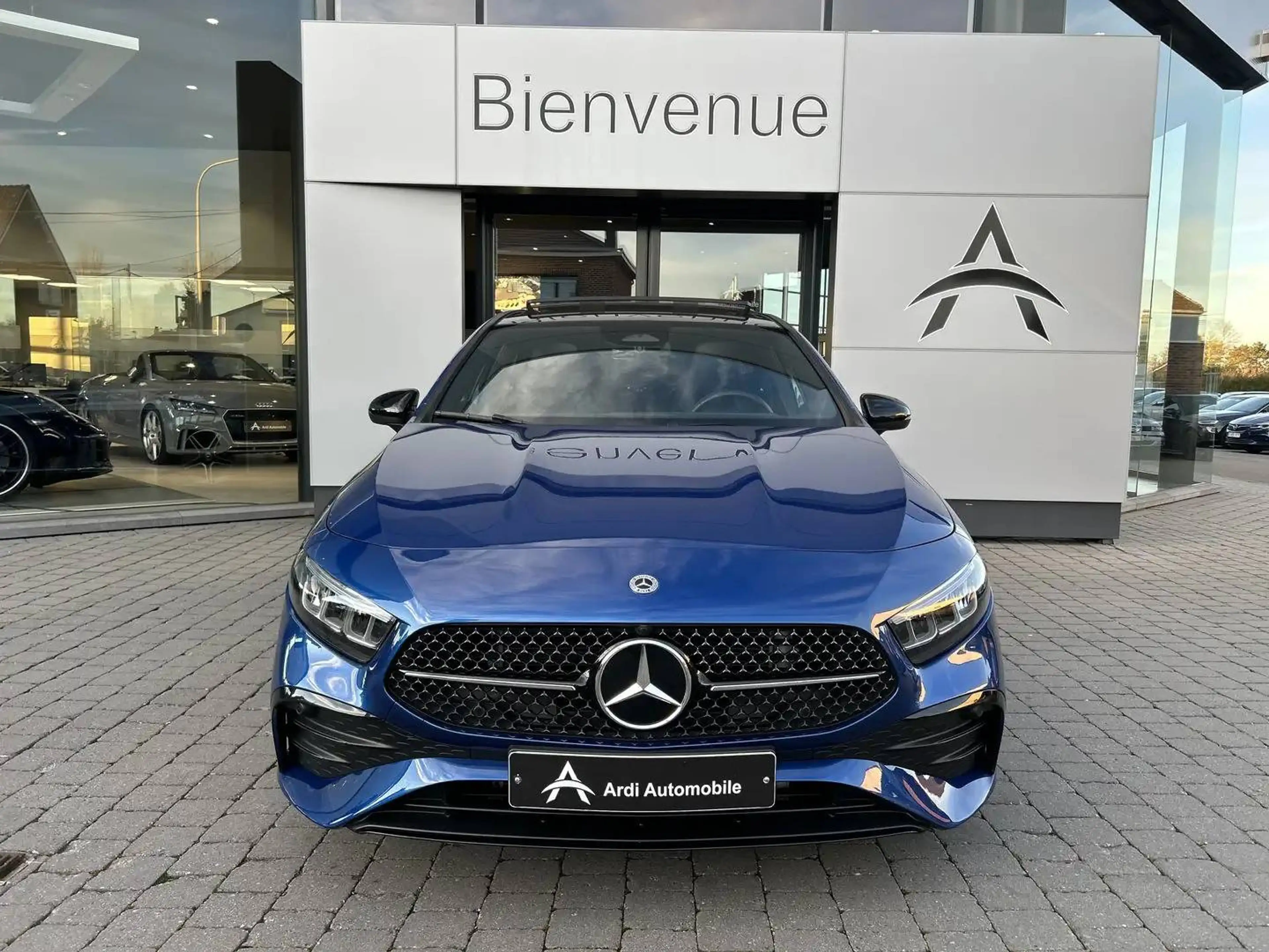 Mercedes-Benz A 180 PACK AMG *GARANTIE*1ER PROP*TOIT OUVRANT*LED AMB* — photo 2
