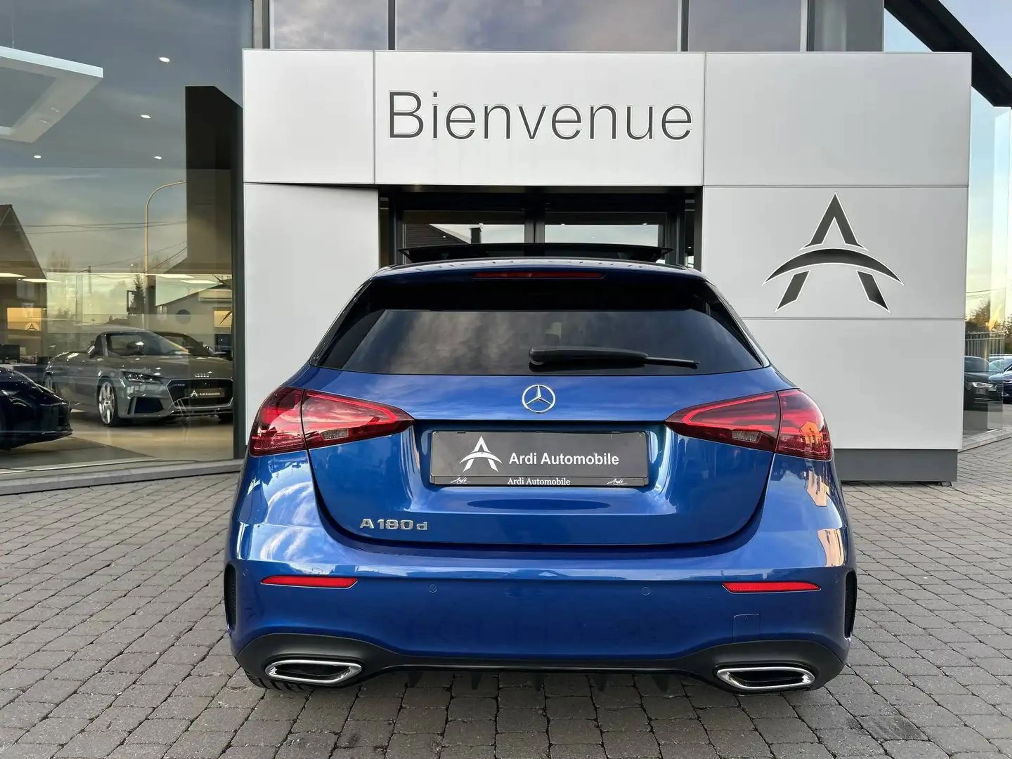 Mercedes-Benz A 180 PACK AMG *GARANTIE*1ER PROP*TOIT OUVRANT*LED AMB* — photo 5