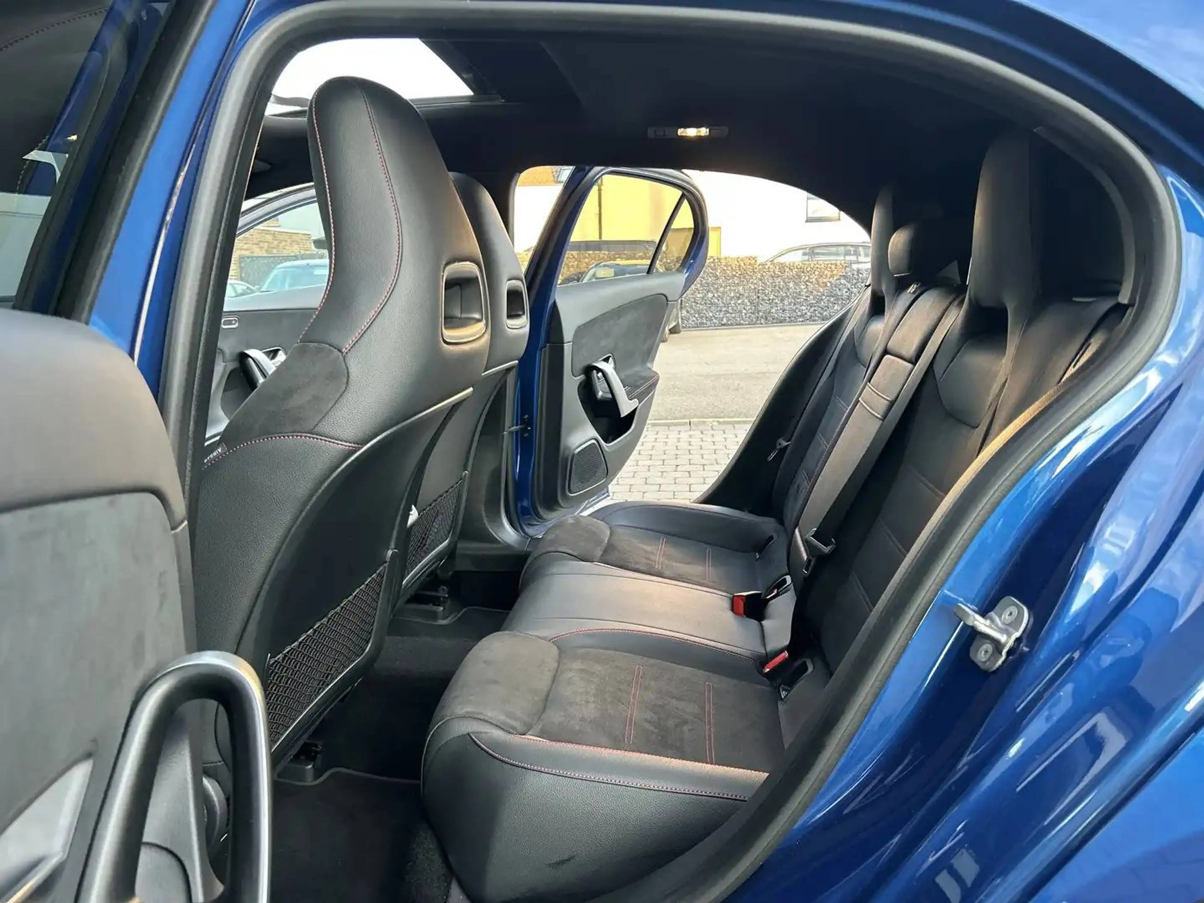 Mercedes-Benz A 180 PACK AMG *GARANTIE*1ER PROP*TOIT OUVRANT*LED AMB* — photo 15
