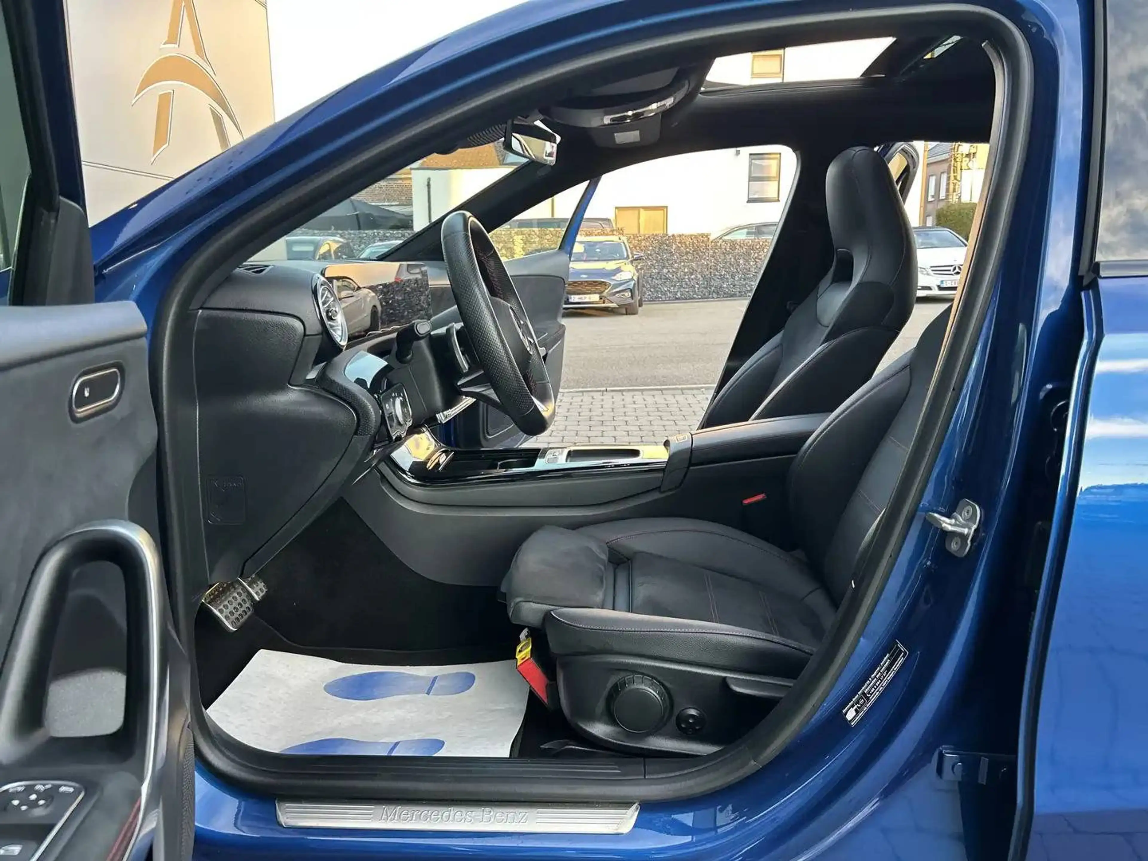 Mercedes-Benz A 180 PACK AMG *GARANTIE*1ER PROP*TOIT OUVRANT*LED AMB* — photo 7