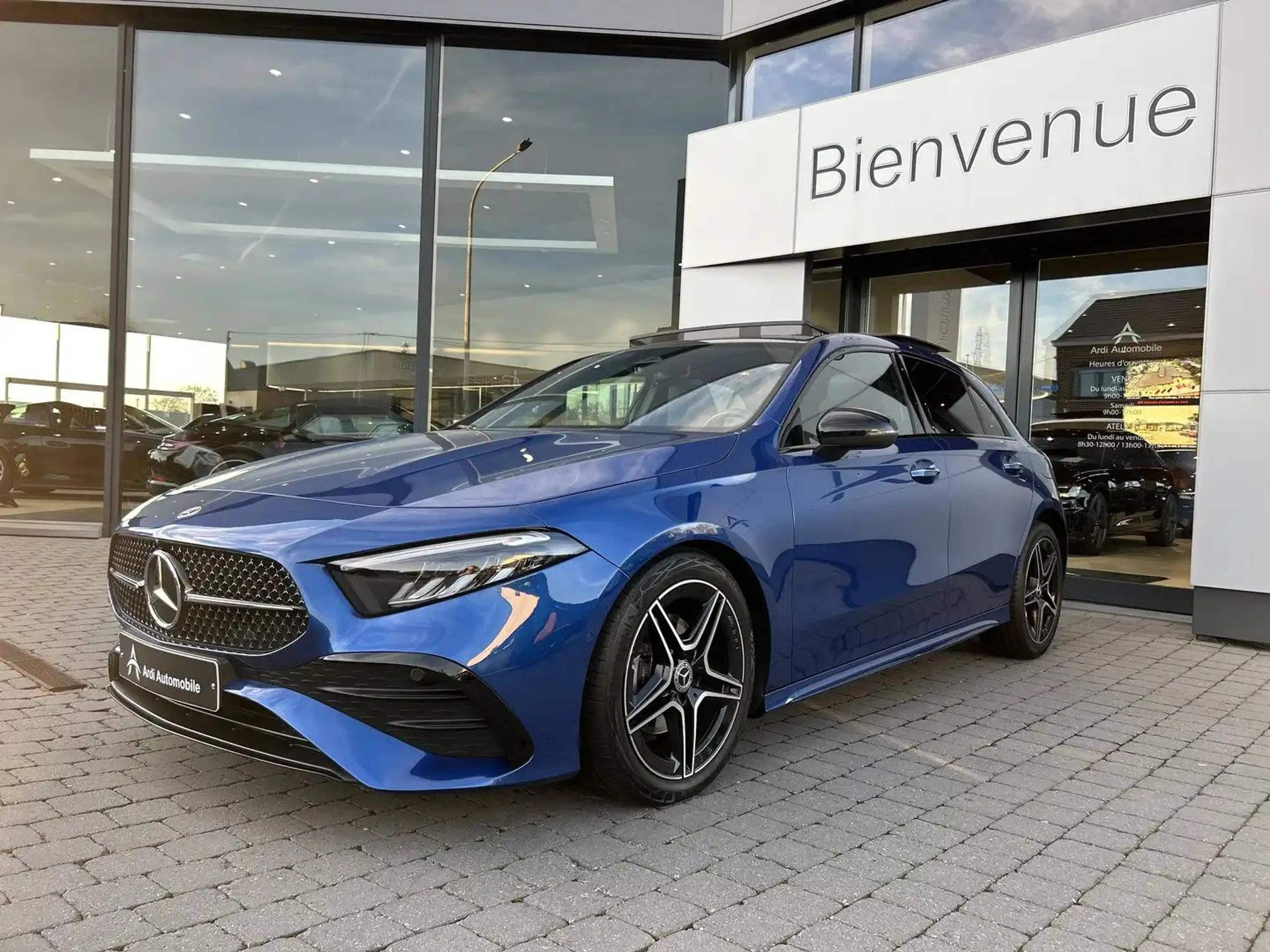 Mercedes-Benz A 180 PACK AMG *GARANTIE*1ER PROP*TOIT OUVRANT*LED AMB*