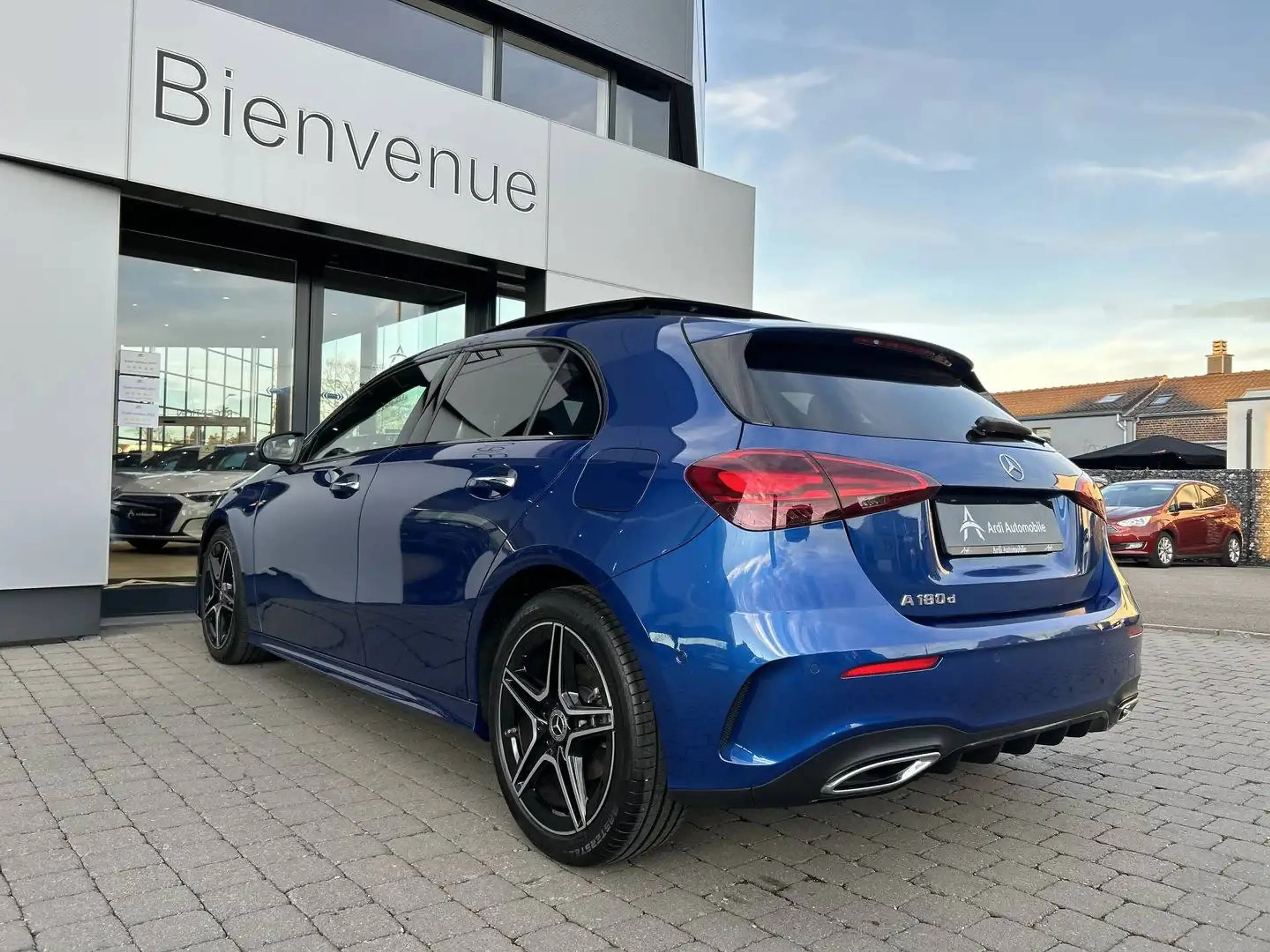 Mercedes-Benz A 180 PACK AMG *GARANTIE*1ER PROP*TOIT OUVRANT*LED AMB* — photo 6