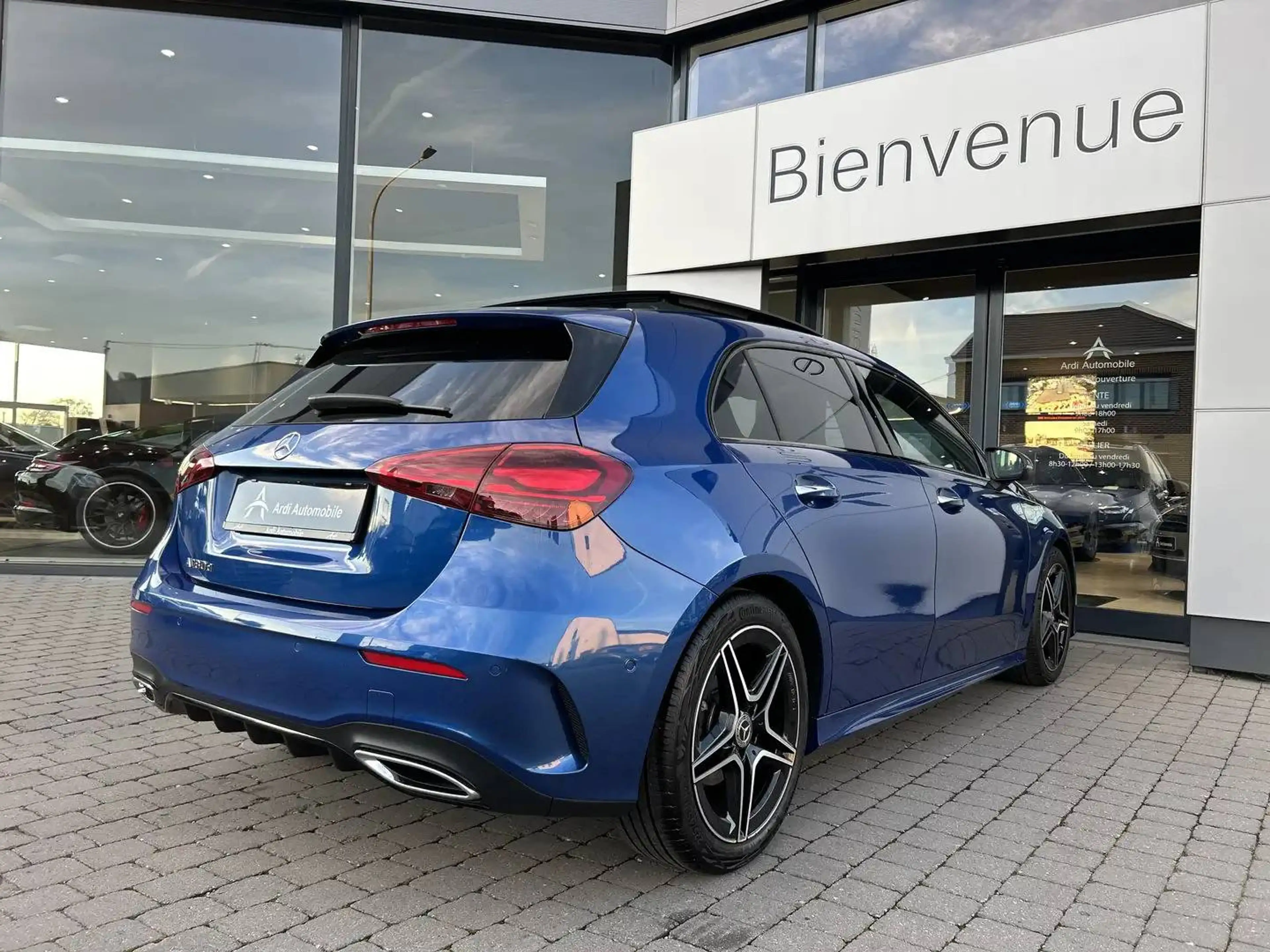 Mercedes-Benz A 180 PACK AMG *GARANTIE*1ER PROP*TOIT OUVRANT*LED AMB* — photo 4