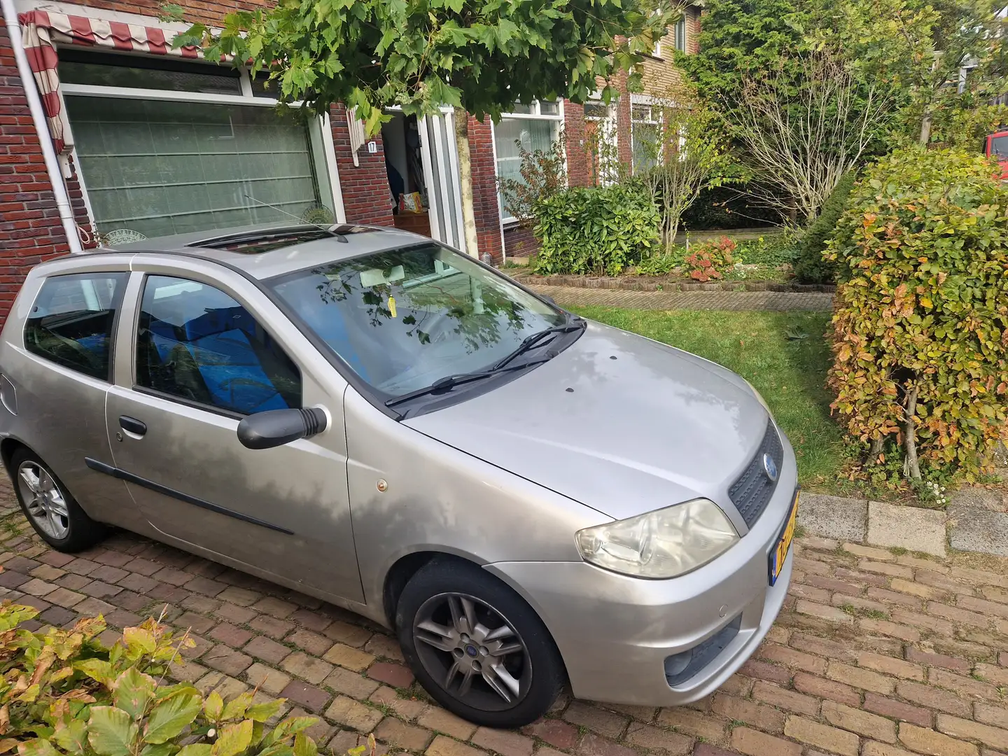 Fiat Punto Punto 1.2-16V SportSound Plateado - 2