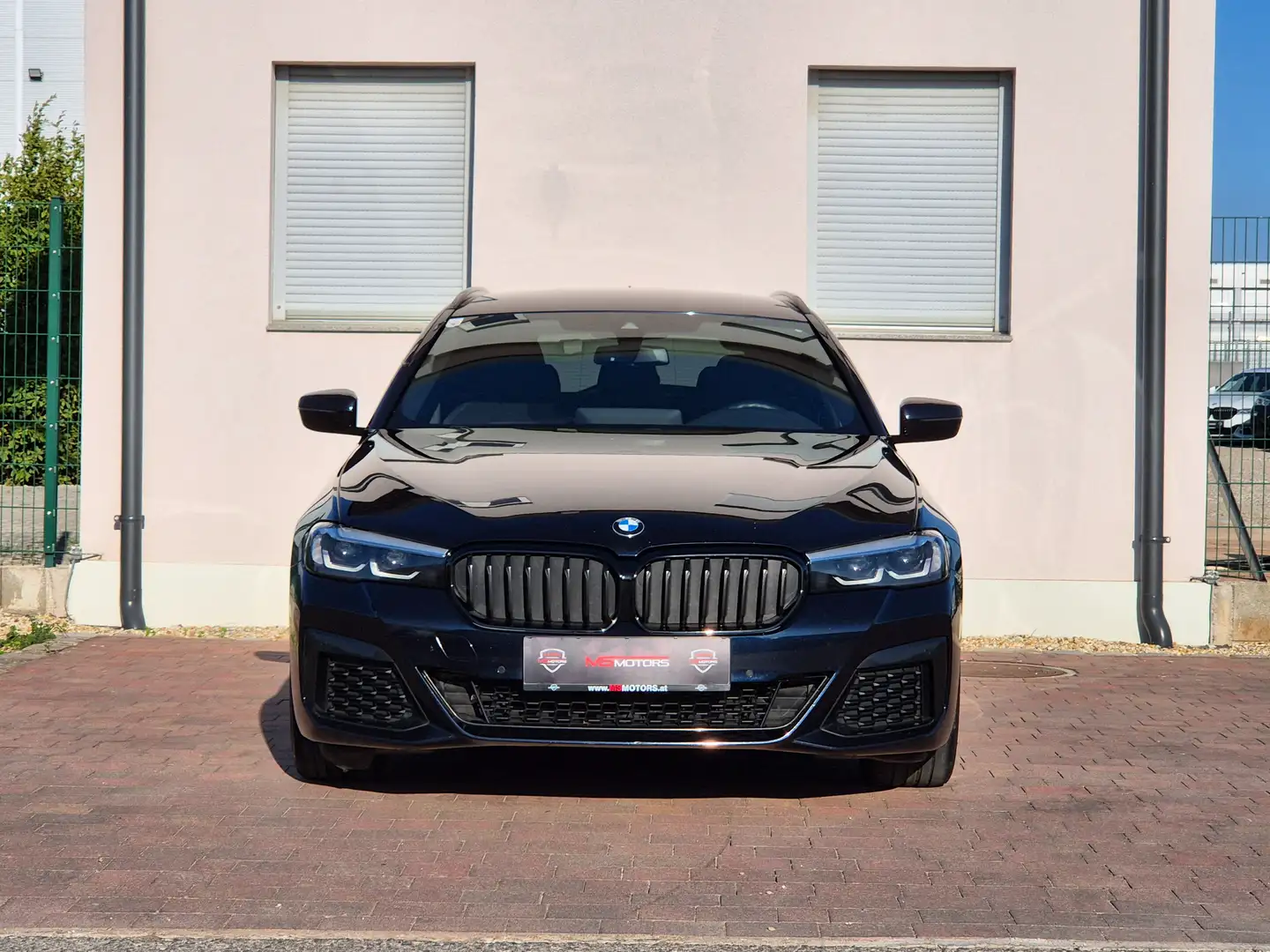 BMW 520 d Touring xDrive*M PAKET*1.BESITZ*RFK*NAVI*TOP Schwarz - 2