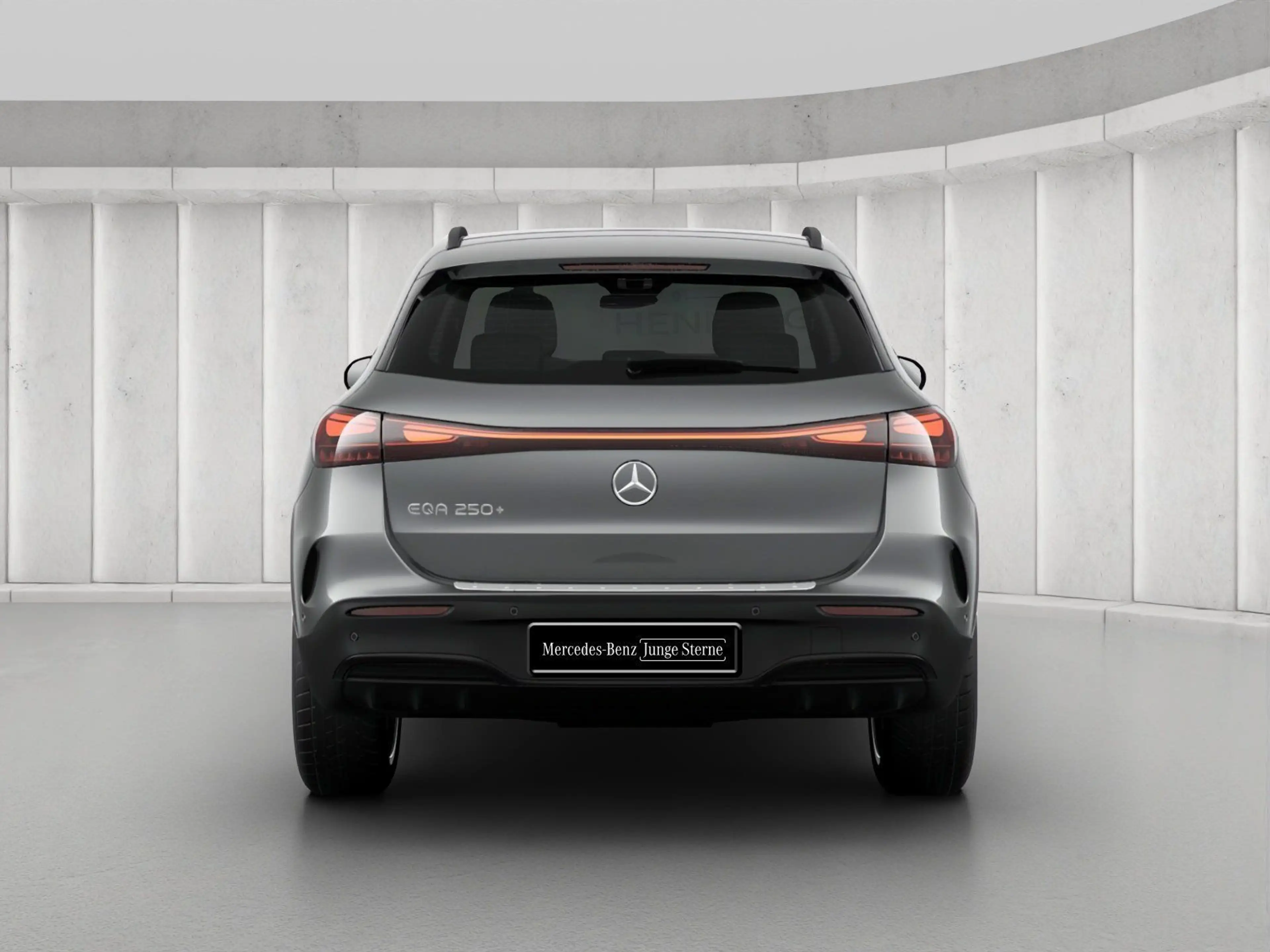 Mercedes-Benz EQA 250 + AMG Night-Paket Panorama 360° Totw 20" — photo 3